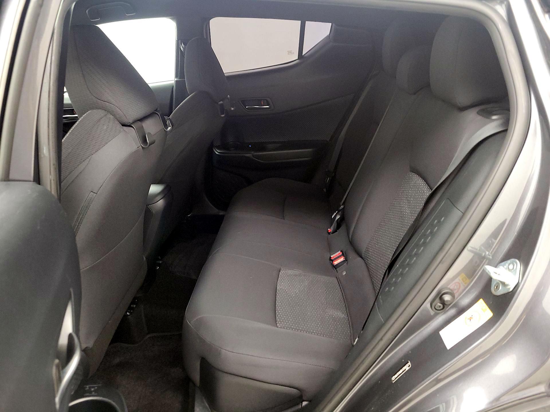 Thumbnail: 2018 Toyota C-HR - 18