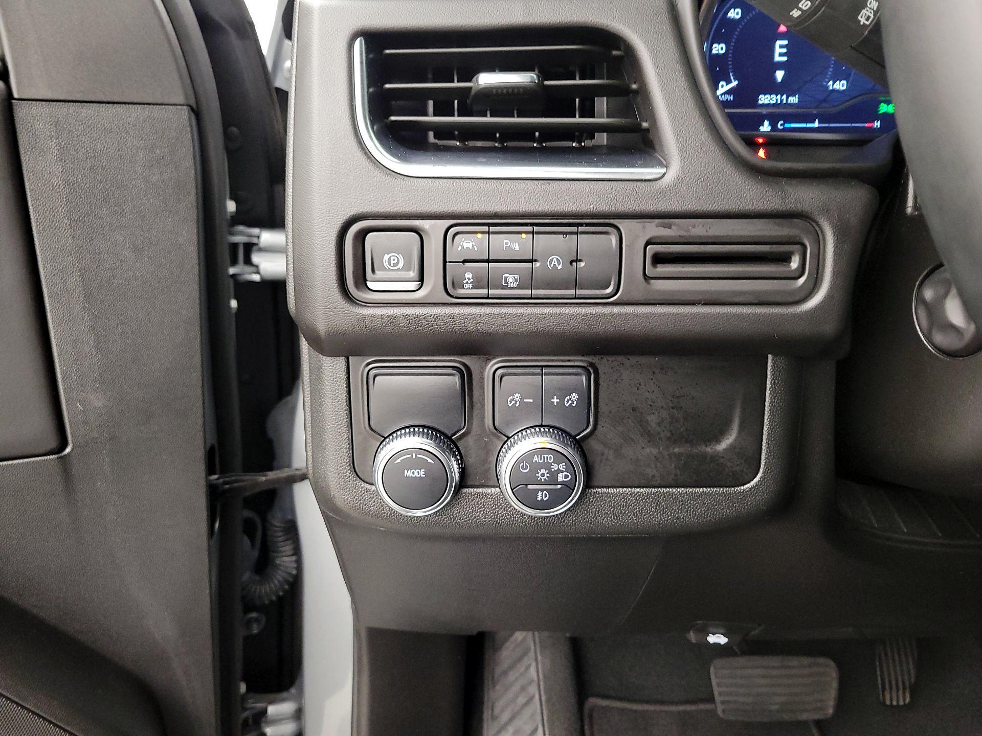 Thumbnail: 2024 GMC Yukon XL - 13