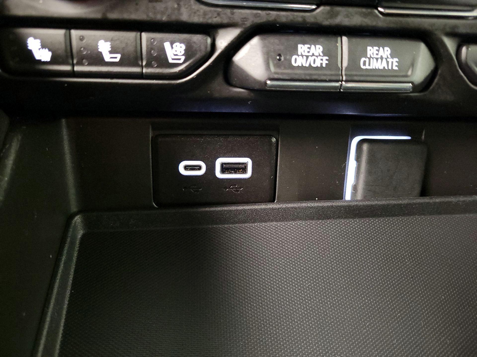 Thumbnail: 2024 GMC Yukon XL - 18