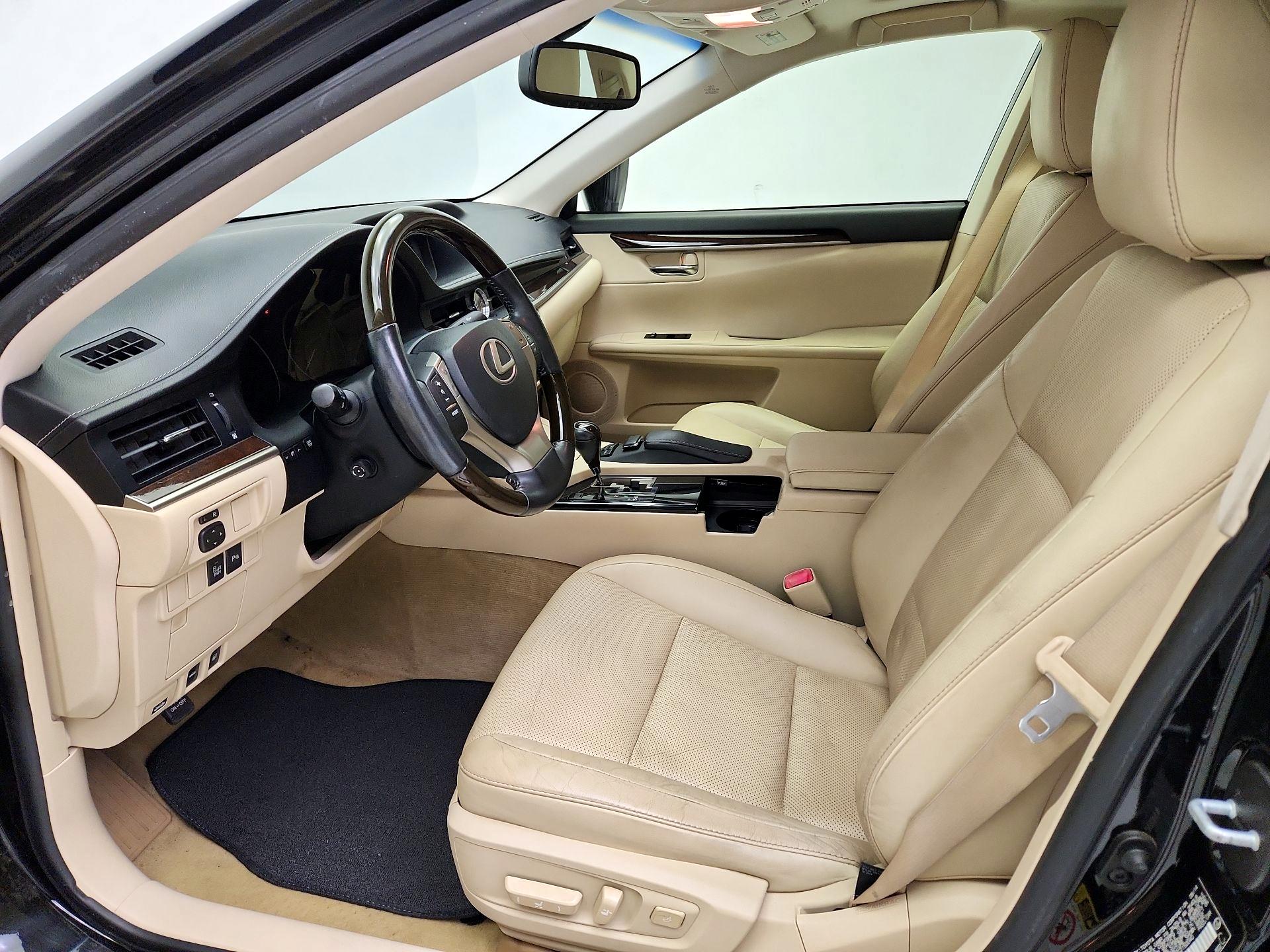 Thumbnail: 2014 Lexus ES - 11