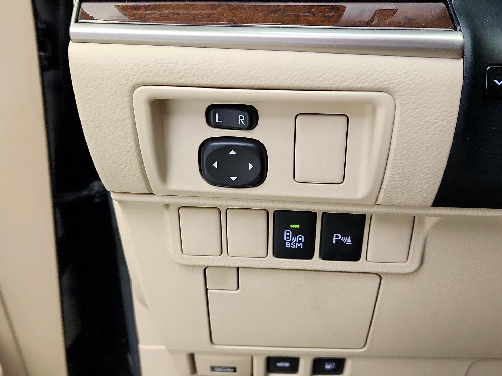 Thumbnail: 2014 Lexus ES - 13