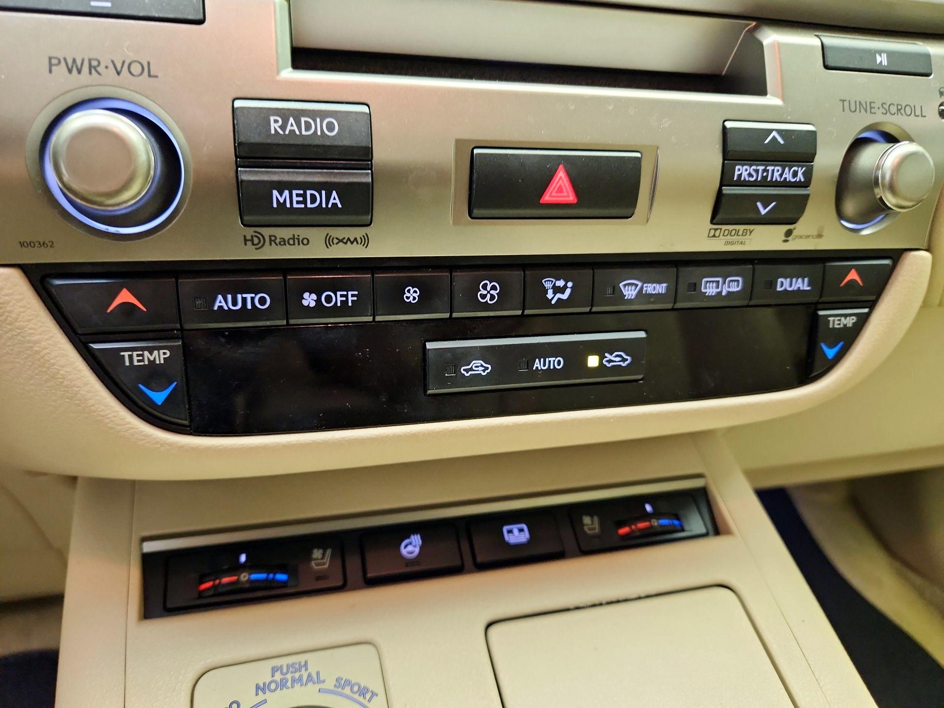 Thumbnail: 2014 Lexus ES - 17