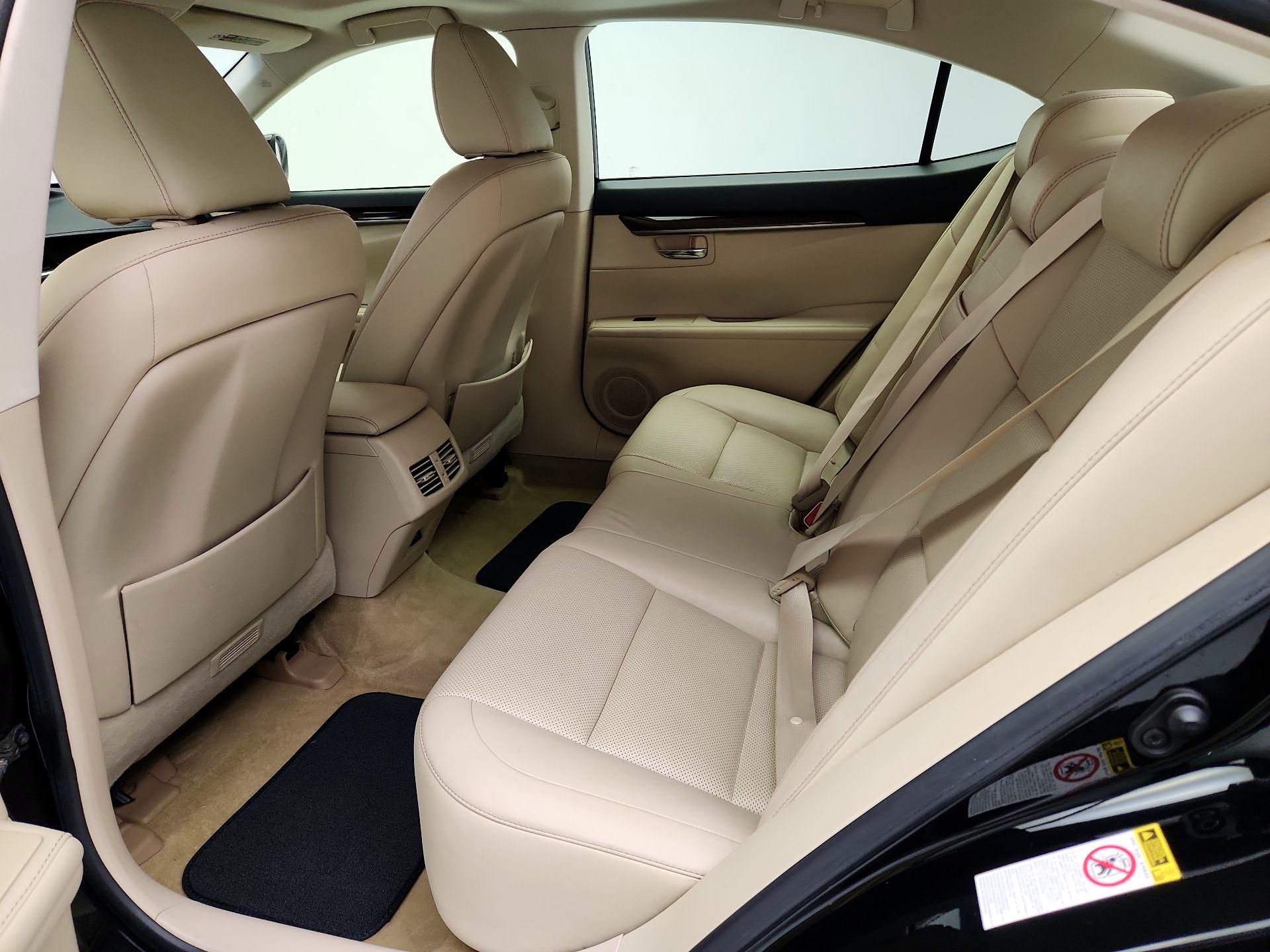 Thumbnail: 2014 Lexus ES - 20