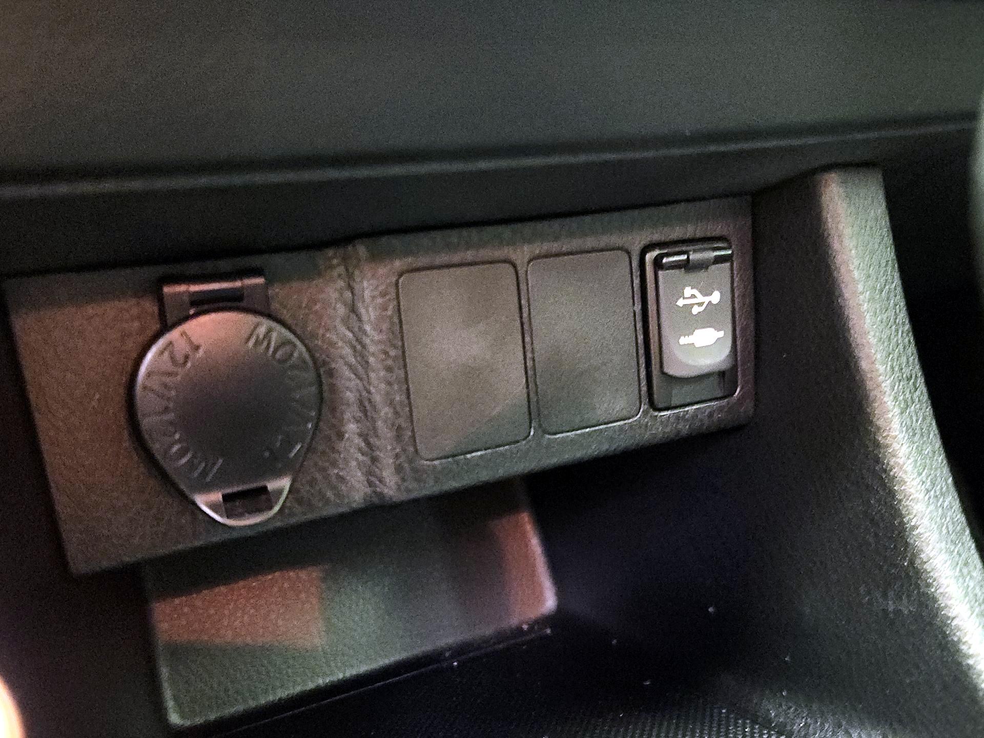 Thumbnail: 2015 Toyota Corolla - 18