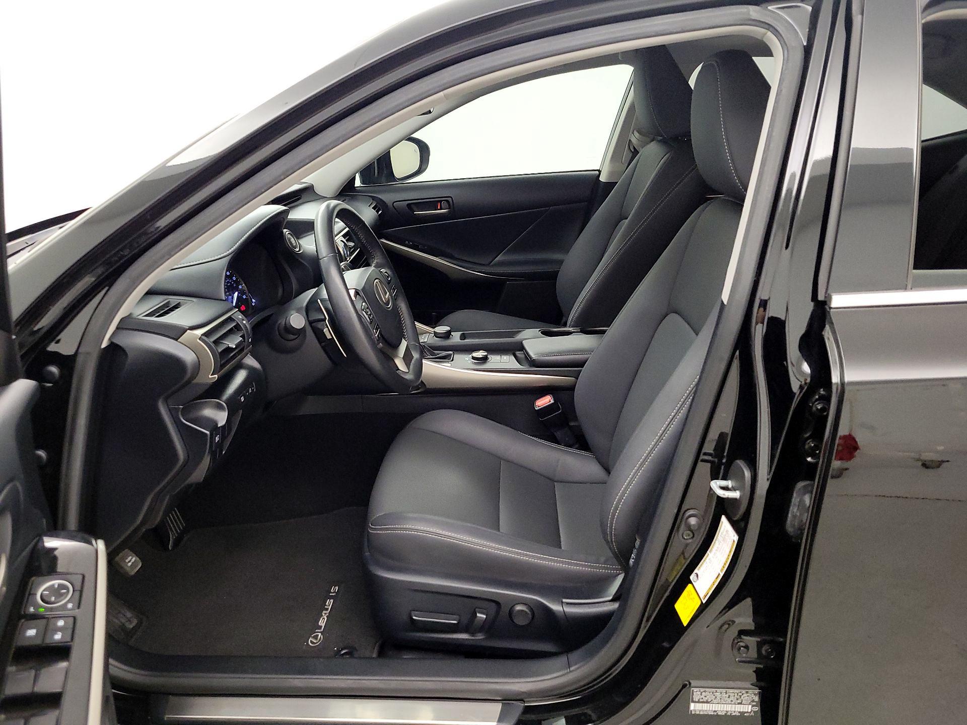 Thumbnail: 2019 Lexus IS - 11