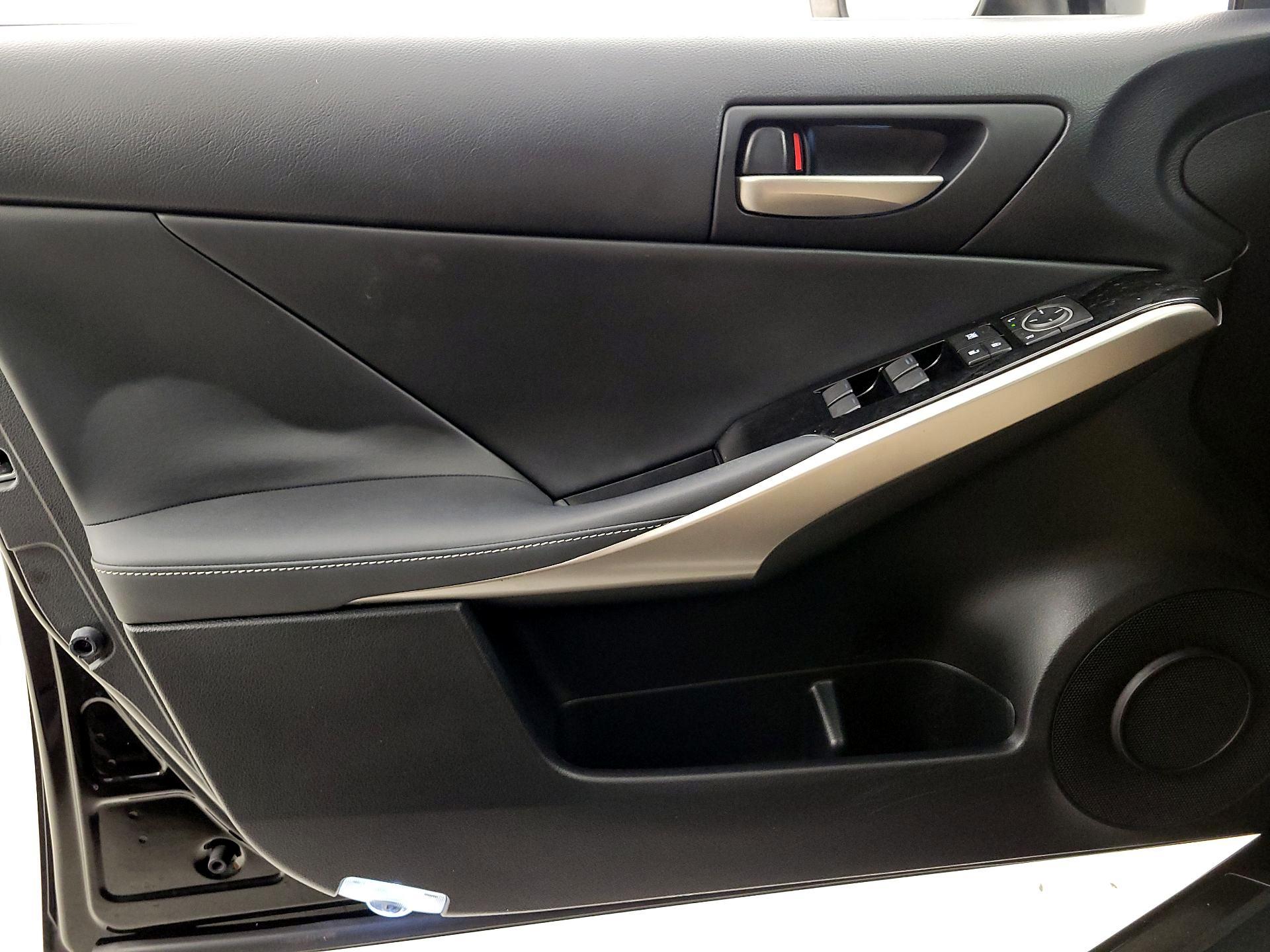 Thumbnail: 2019 Lexus IS - 12