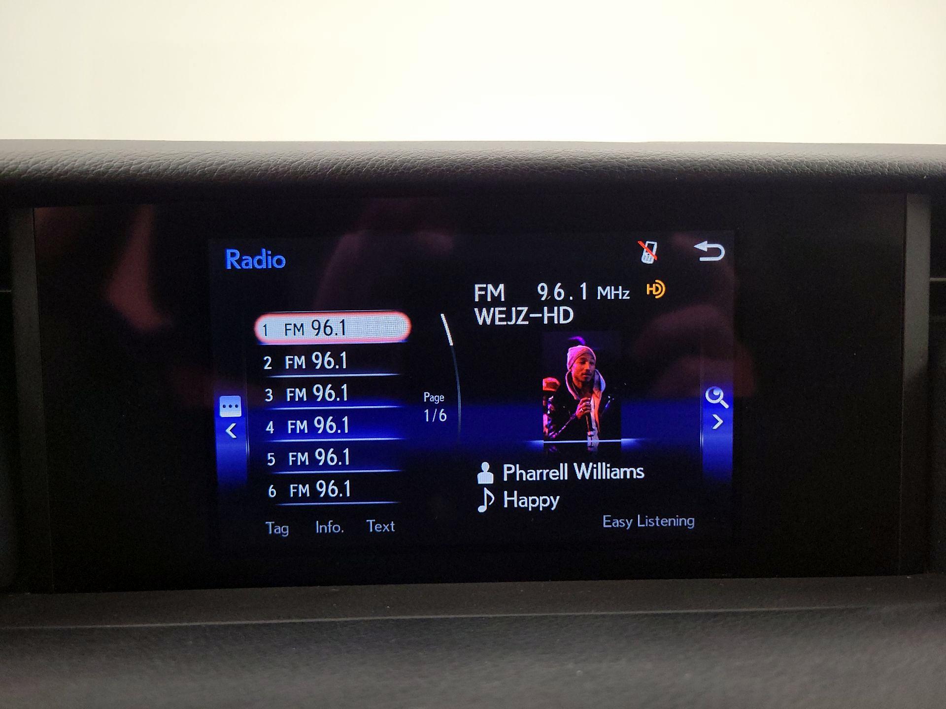 Thumbnail: 2019 Lexus IS - 15