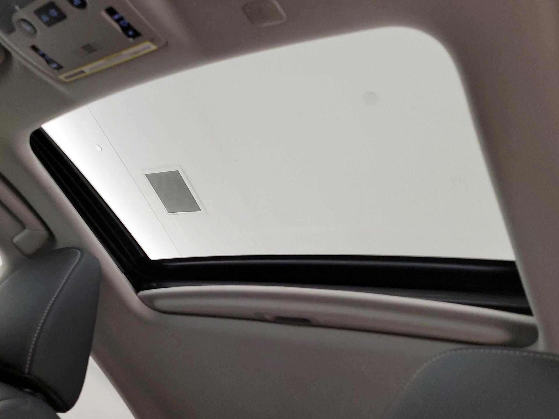 Thumbnail: 2019 Lexus IS - 19