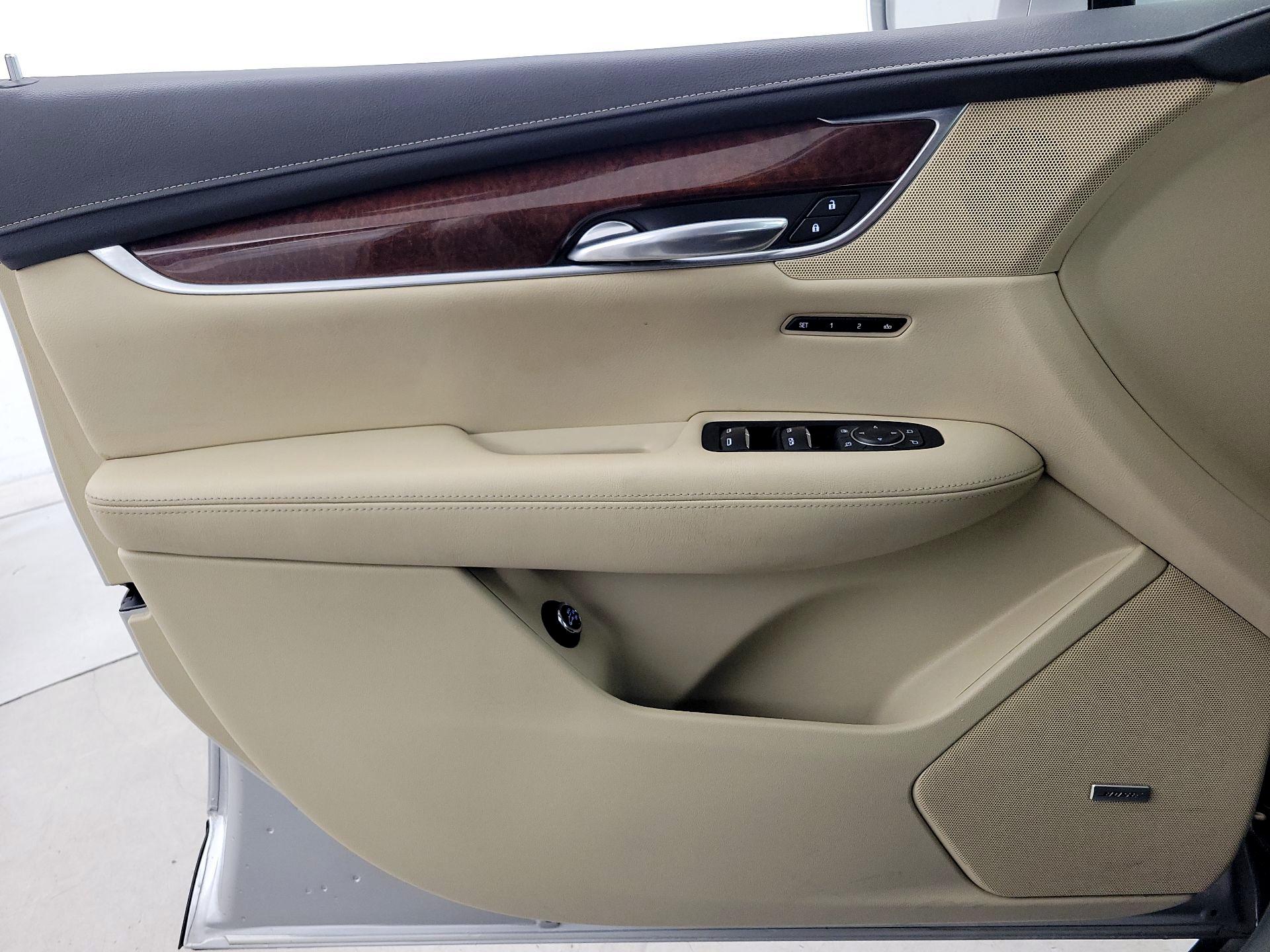 Thumbnail: 2019 Cadillac XT5 - 12