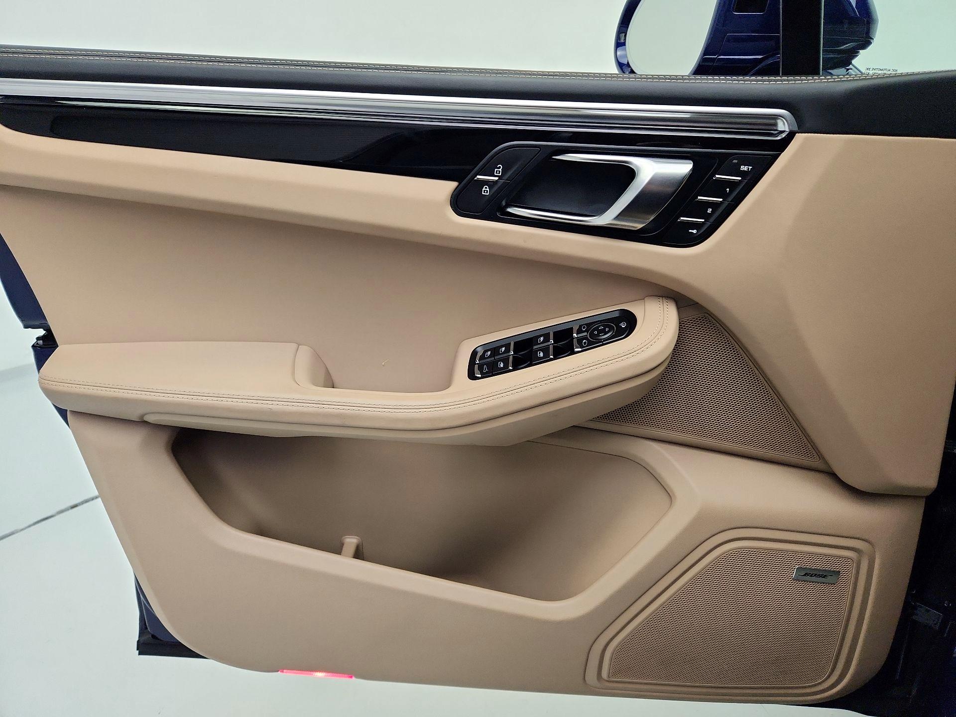 Thumbnail: 2022 Porsche Macan - 12