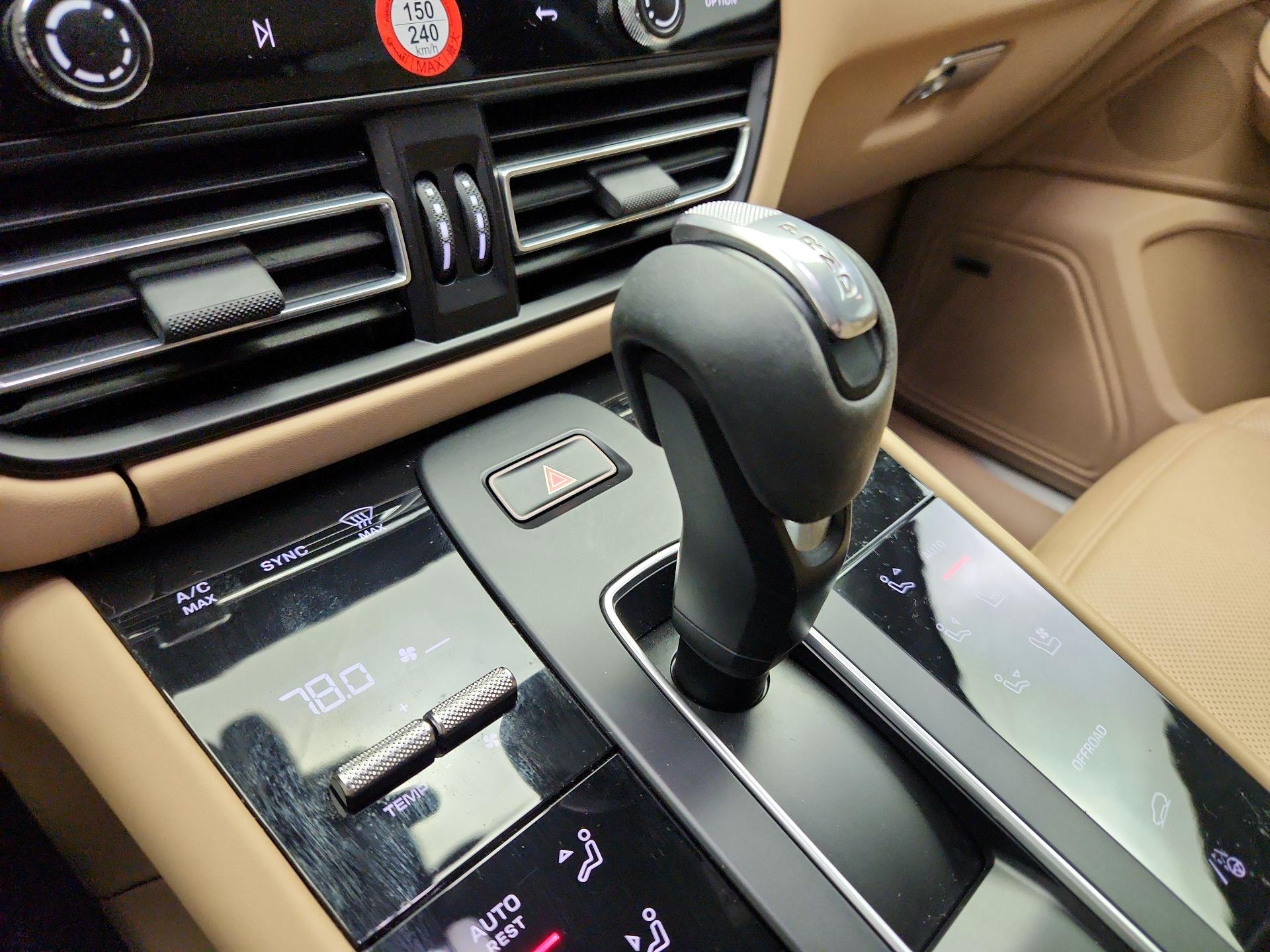 Thumbnail: 2022 Porsche Macan - 18