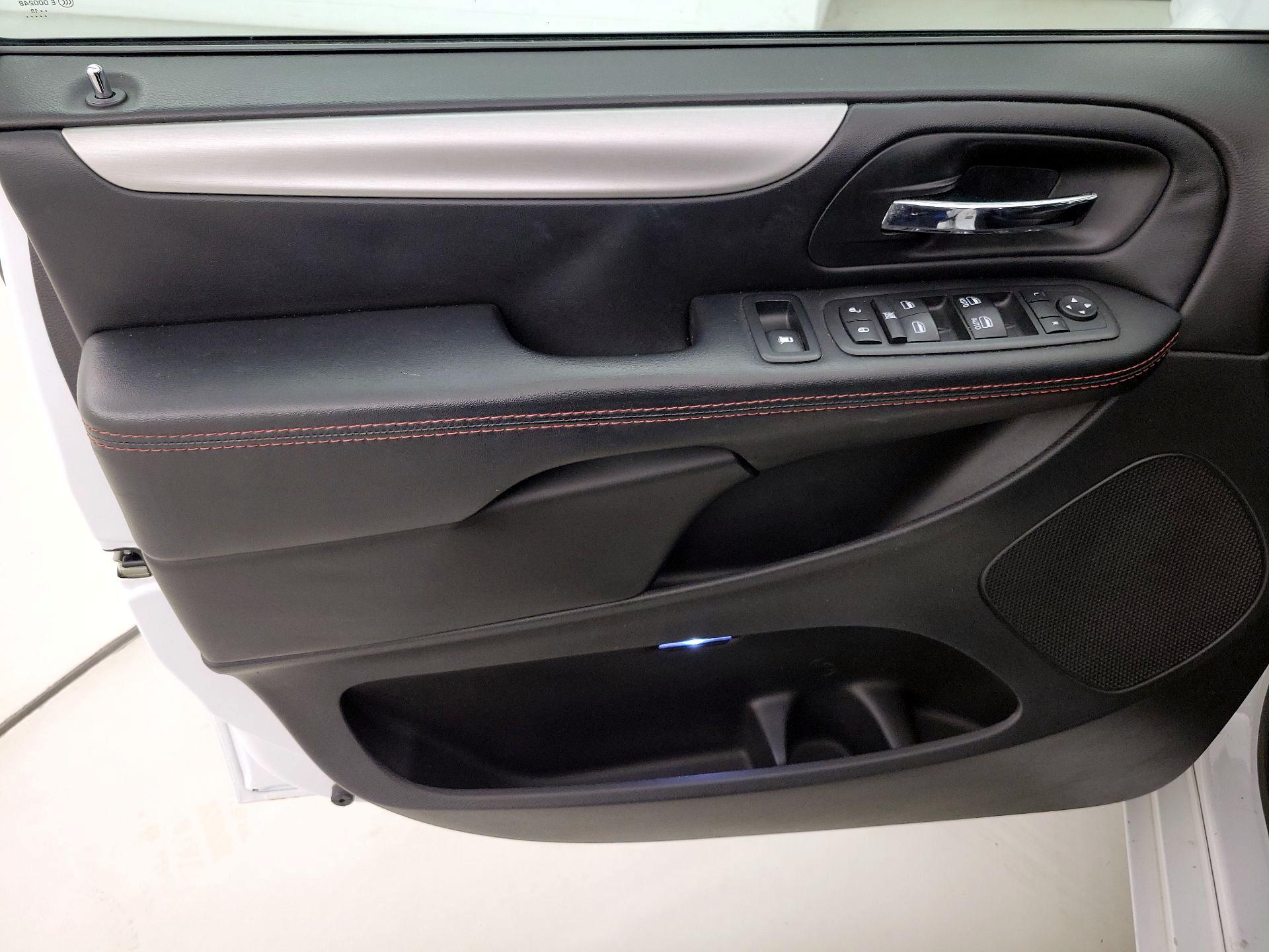 Thumbnail: 2019 Dodge Grand Caravan - 12