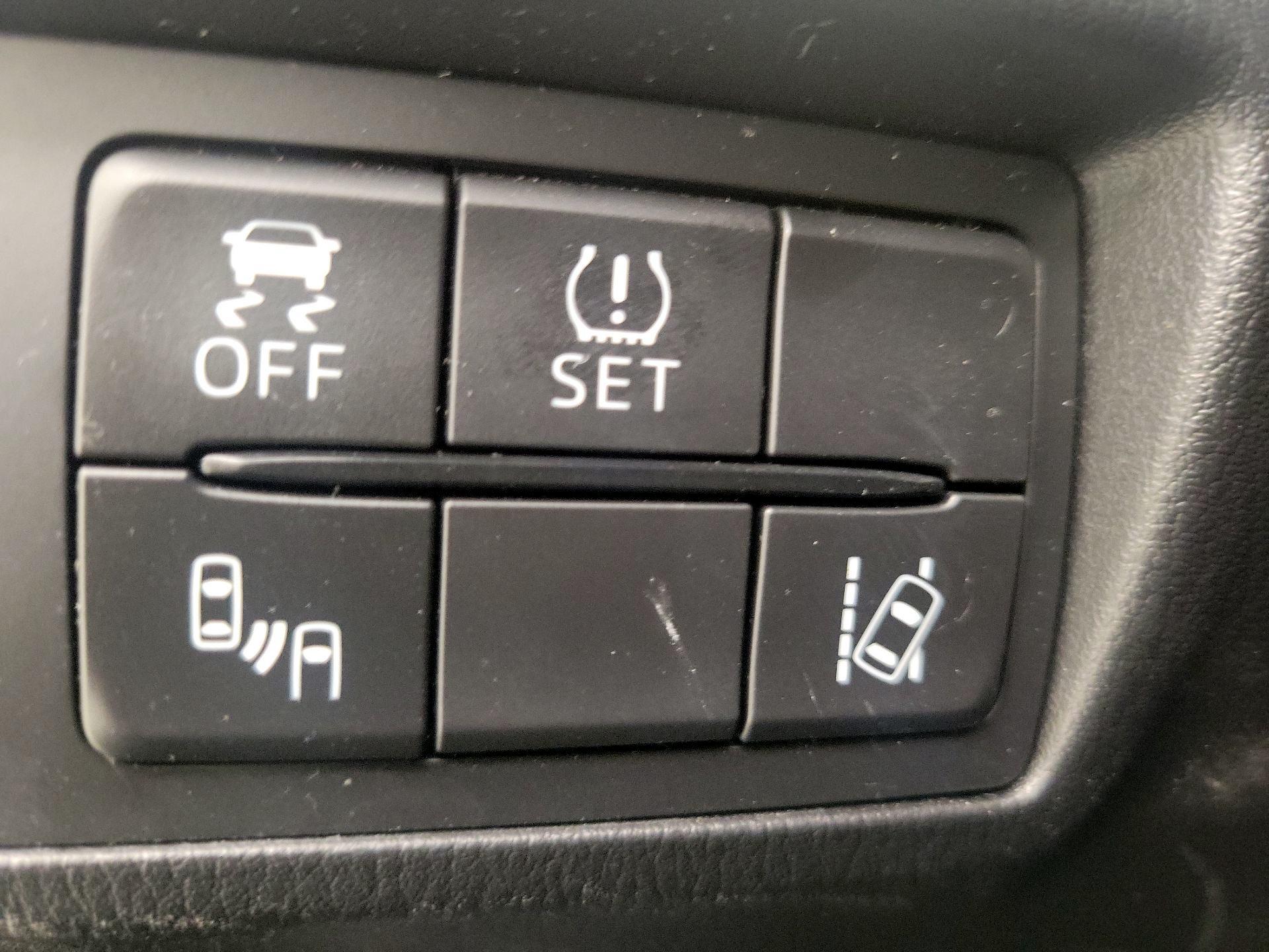 Thumbnail: 2017 Mazda MX-5 Miata - 13