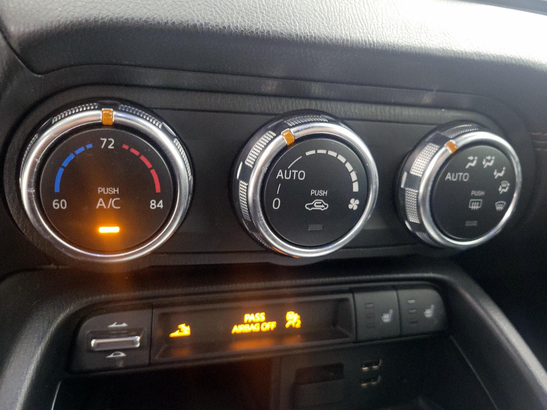 Thumbnail: 2017 Mazda MX-5 Miata - 16