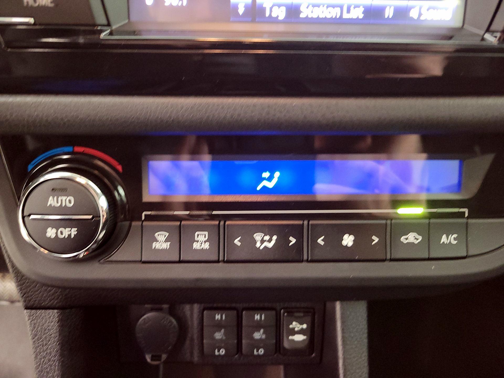 Thumbnail: 2014 Toyota Corolla - 17