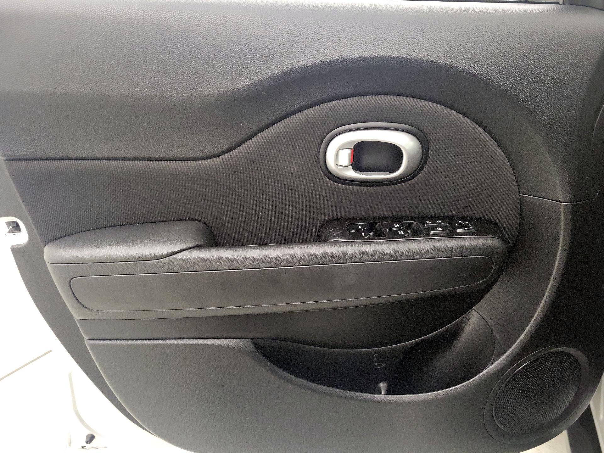 Thumbnail: 2015 Kia Soul - 12