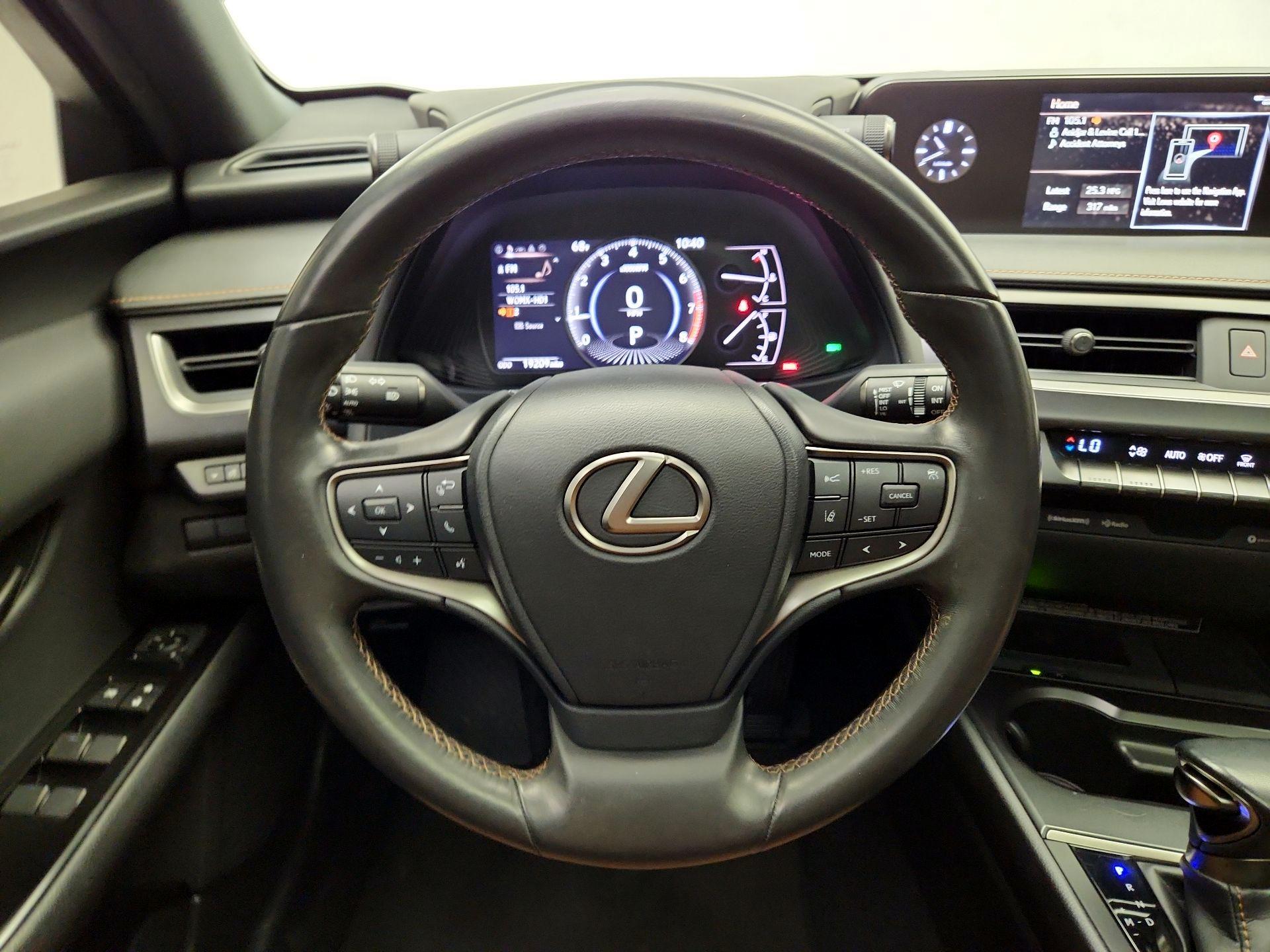 Thumbnail: 2022 Lexus UX - 10