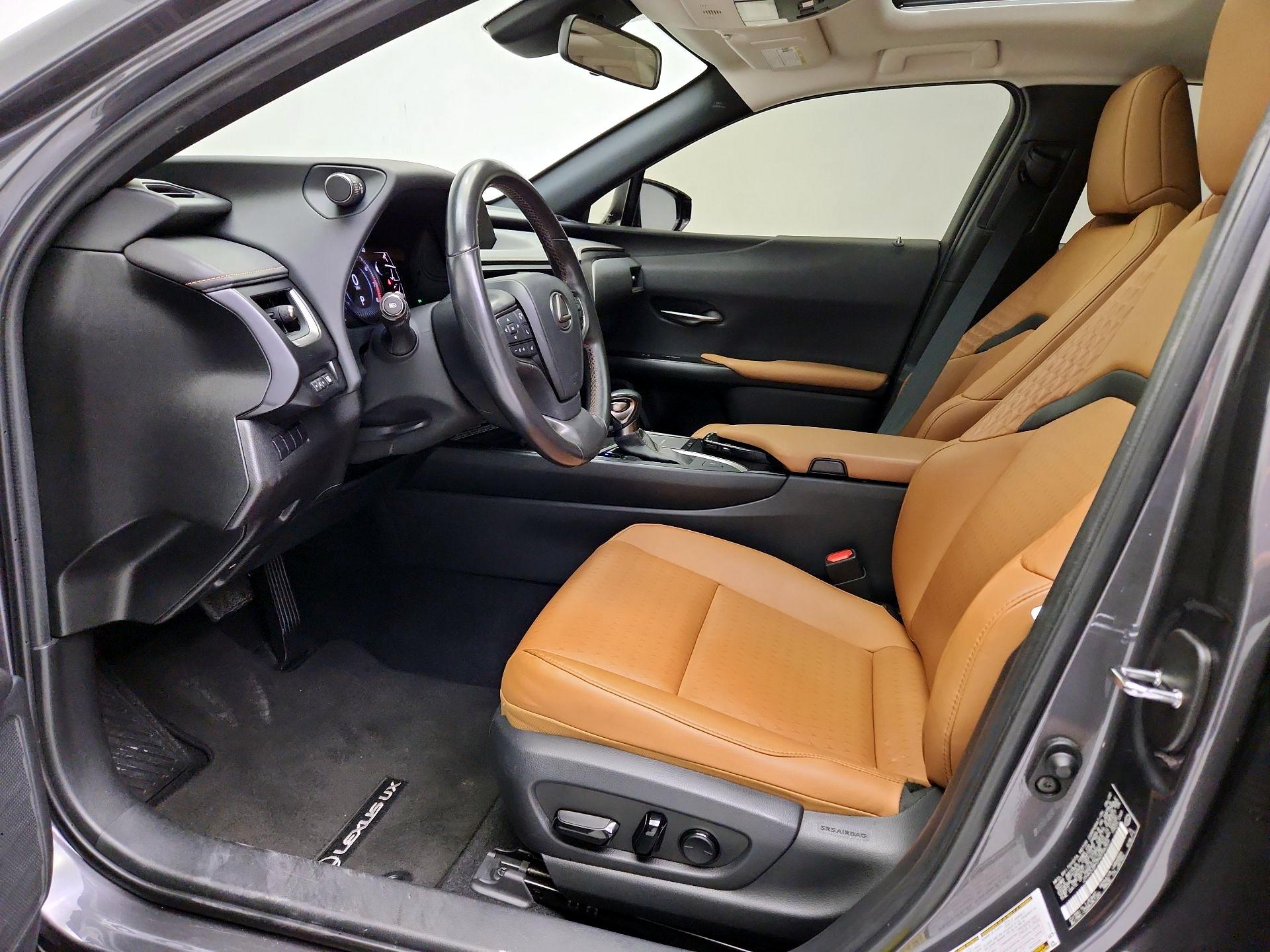 Thumbnail: 2022 Lexus UX - 11