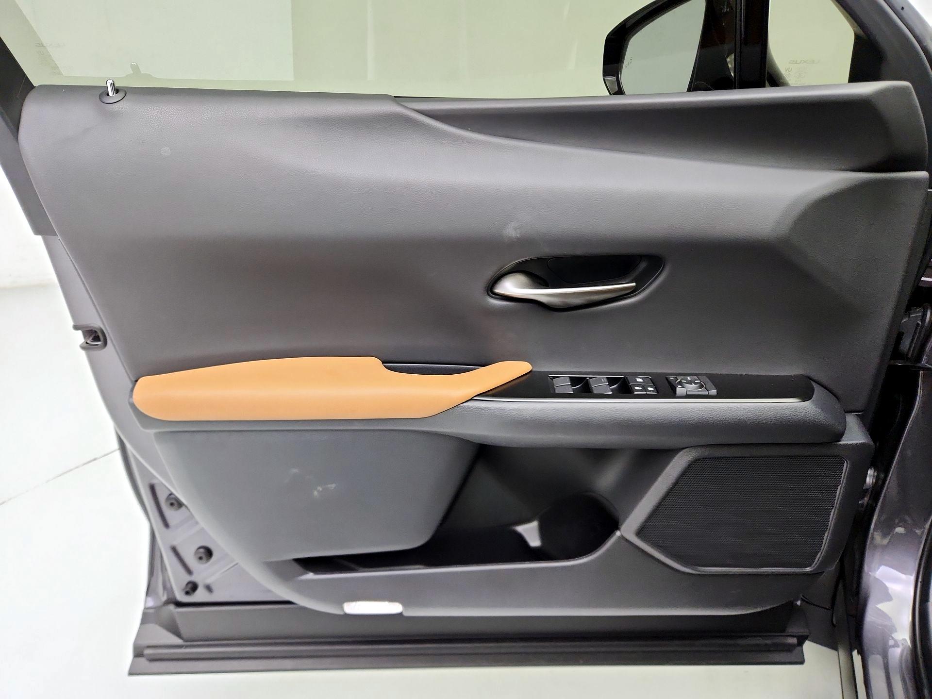 Thumbnail: 2022 Lexus UX - 12