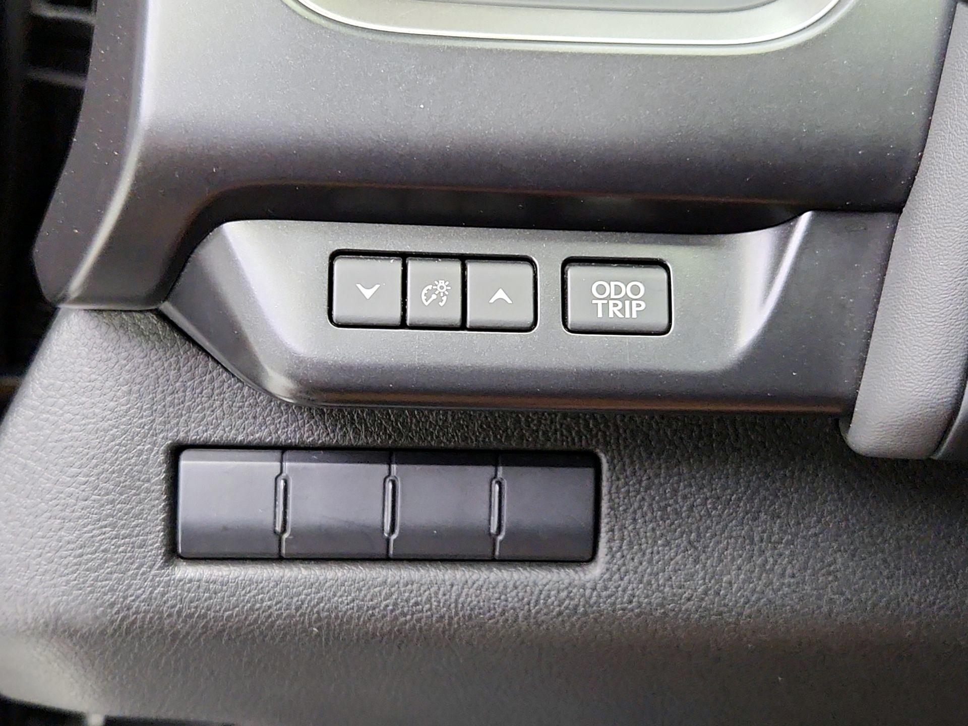 Thumbnail: 2022 Lexus UX - 13