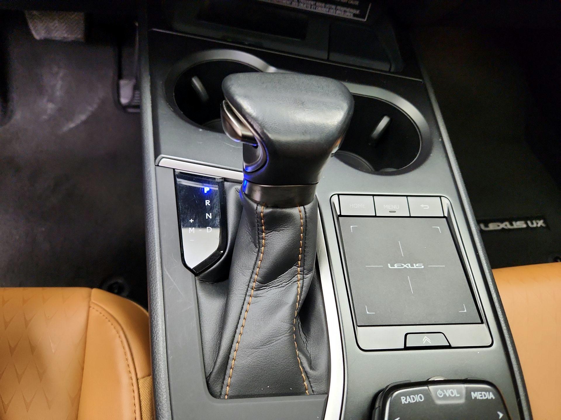 Thumbnail: 2022 Lexus UX - 18