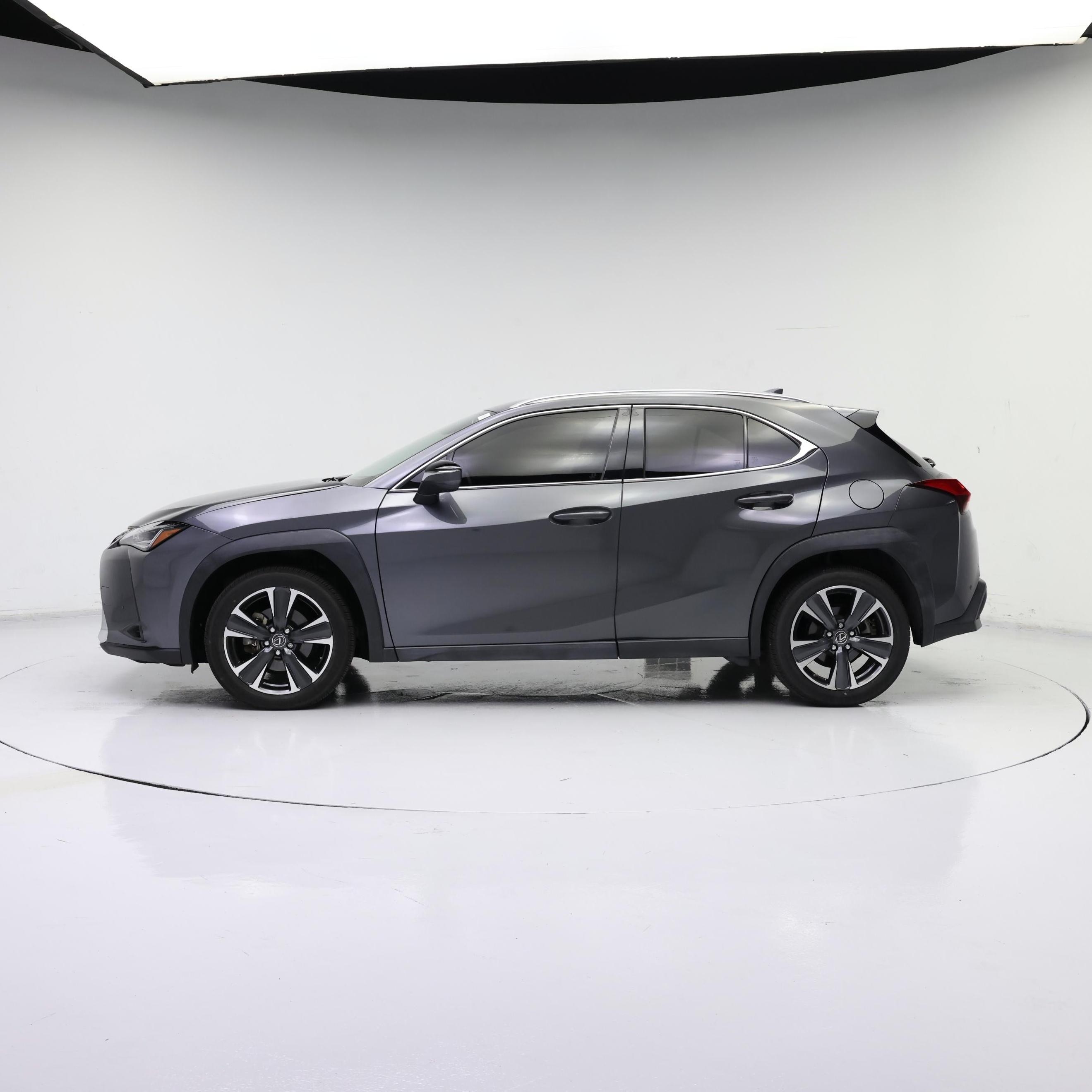 Thumbnail: 2022 Lexus UX - 3