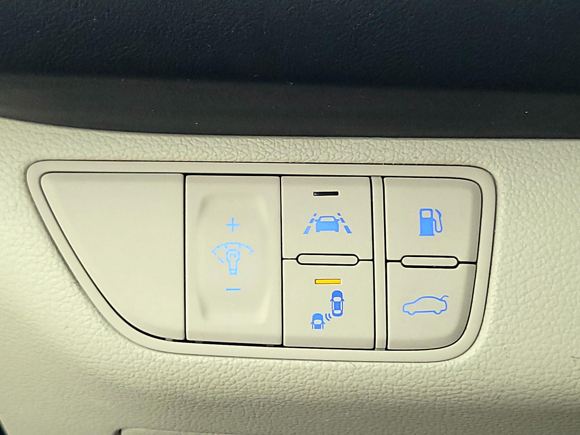 Thumbnail: 2019 Genesis G70 - 13