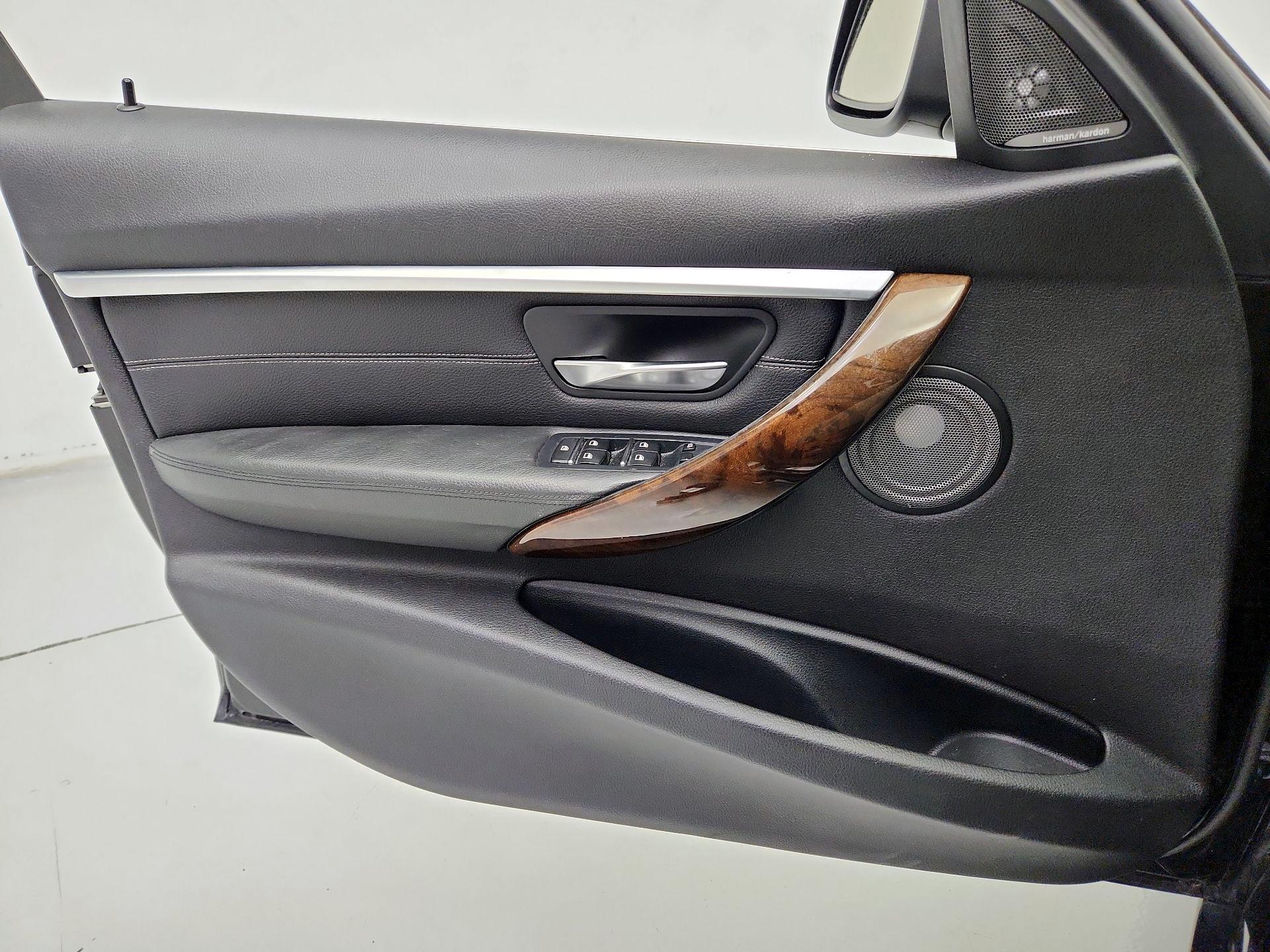 Thumbnail: 2016 BMW 3 Series - 12