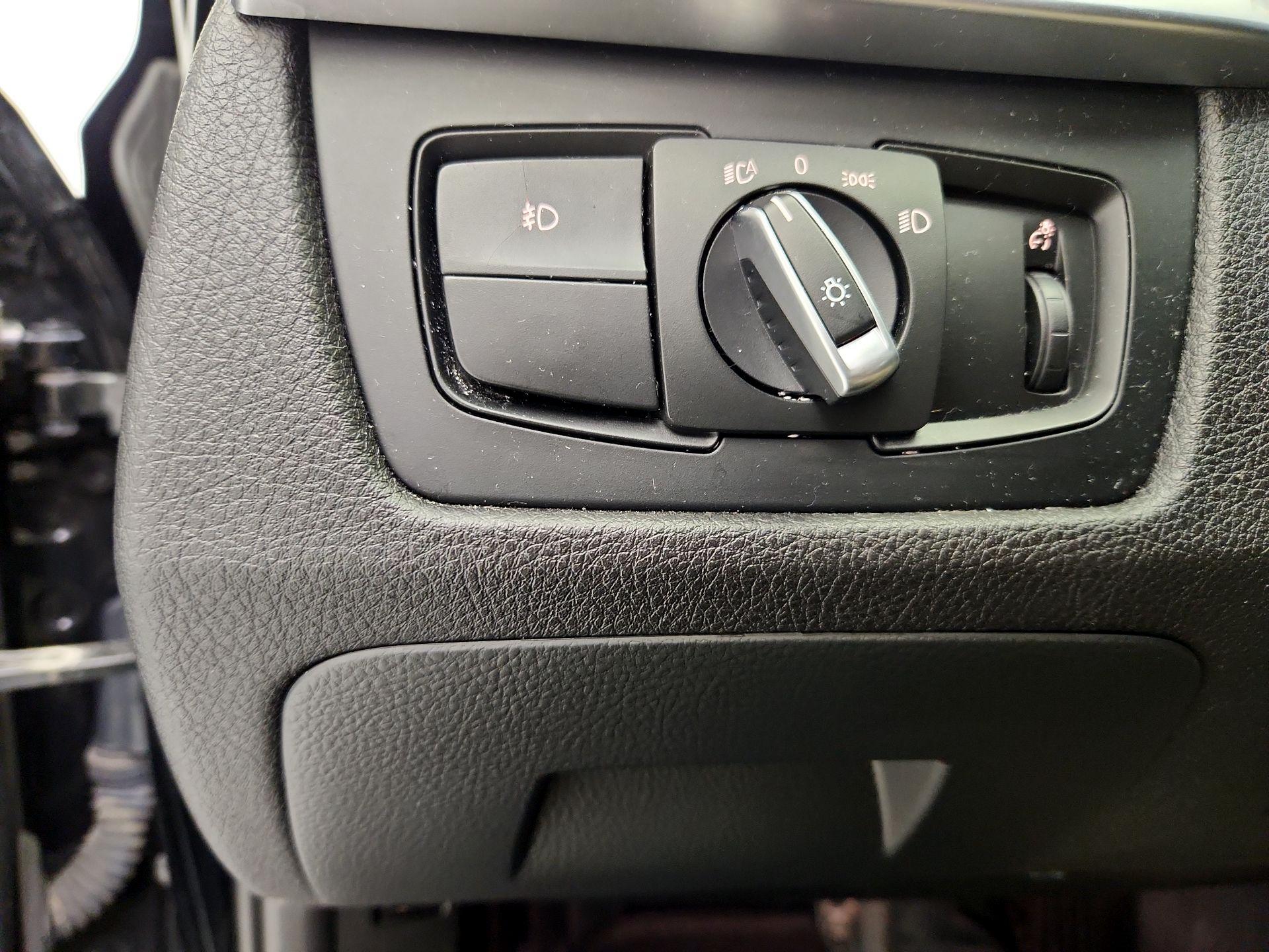 Thumbnail: 2016 BMW 3 Series - 13