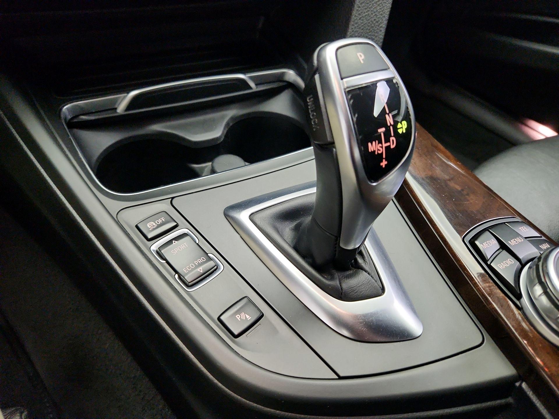 Thumbnail: 2016 BMW 3 Series - 18