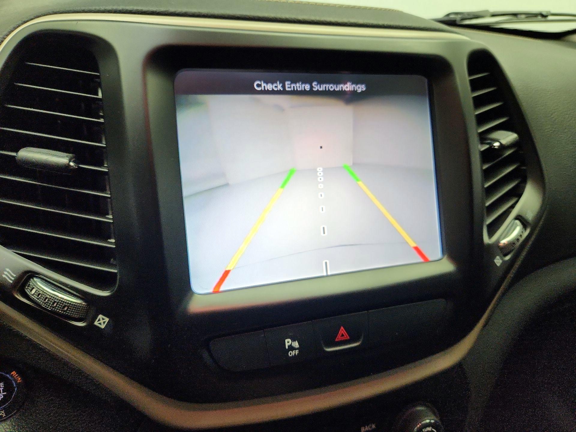 Thumbnail: 2017 Jeep Cherokee - 15