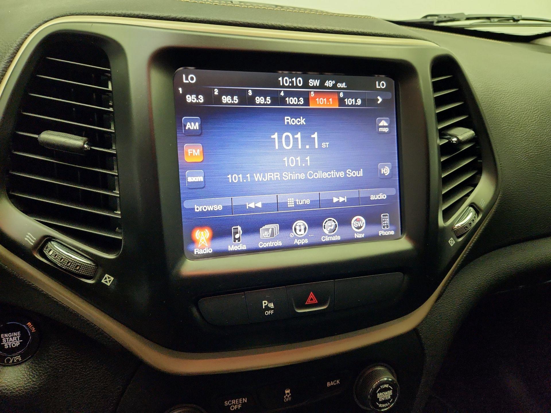 Thumbnail: 2017 Jeep Cherokee - 16