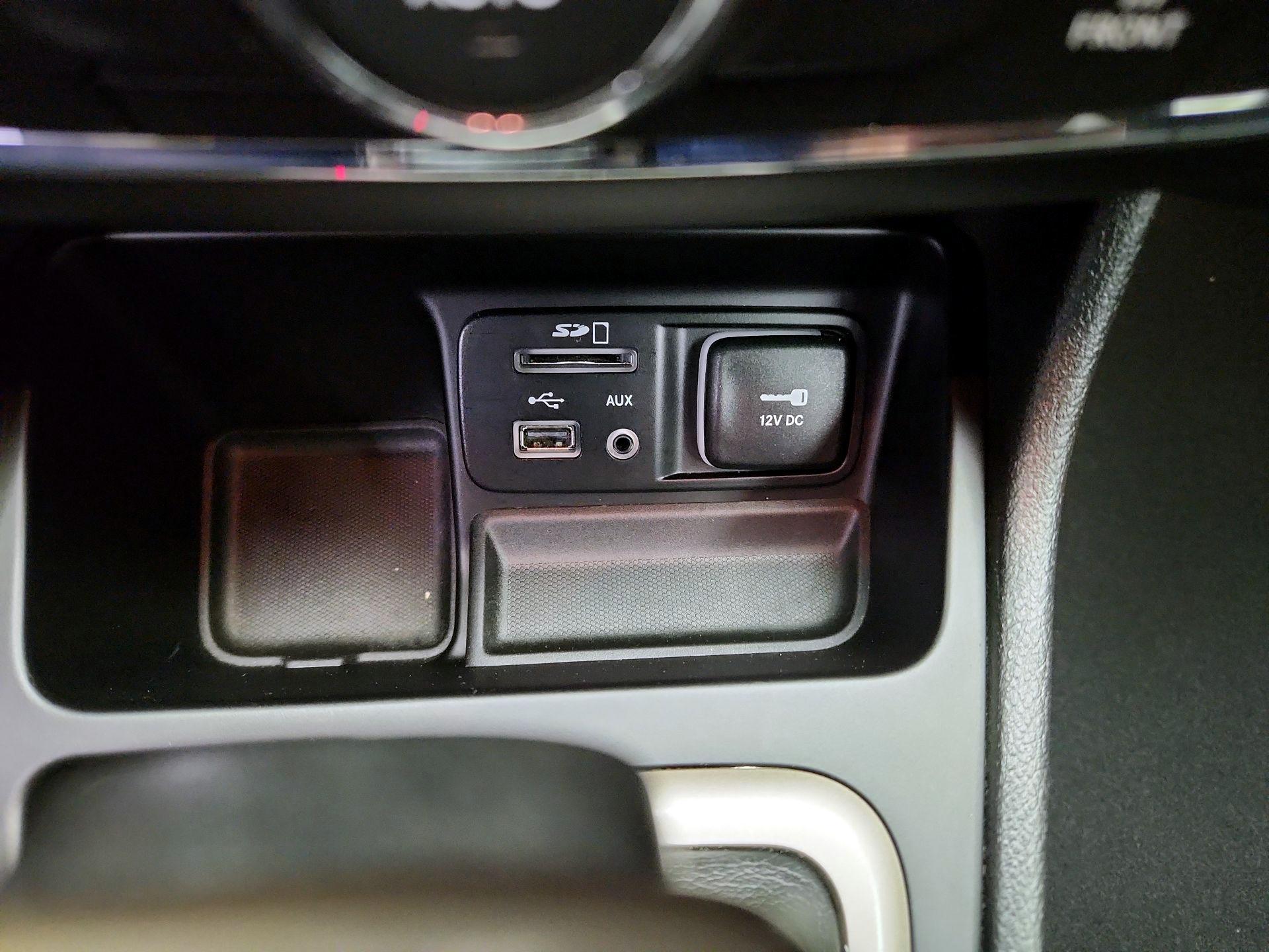 Thumbnail: 2017 Jeep Cherokee - 19