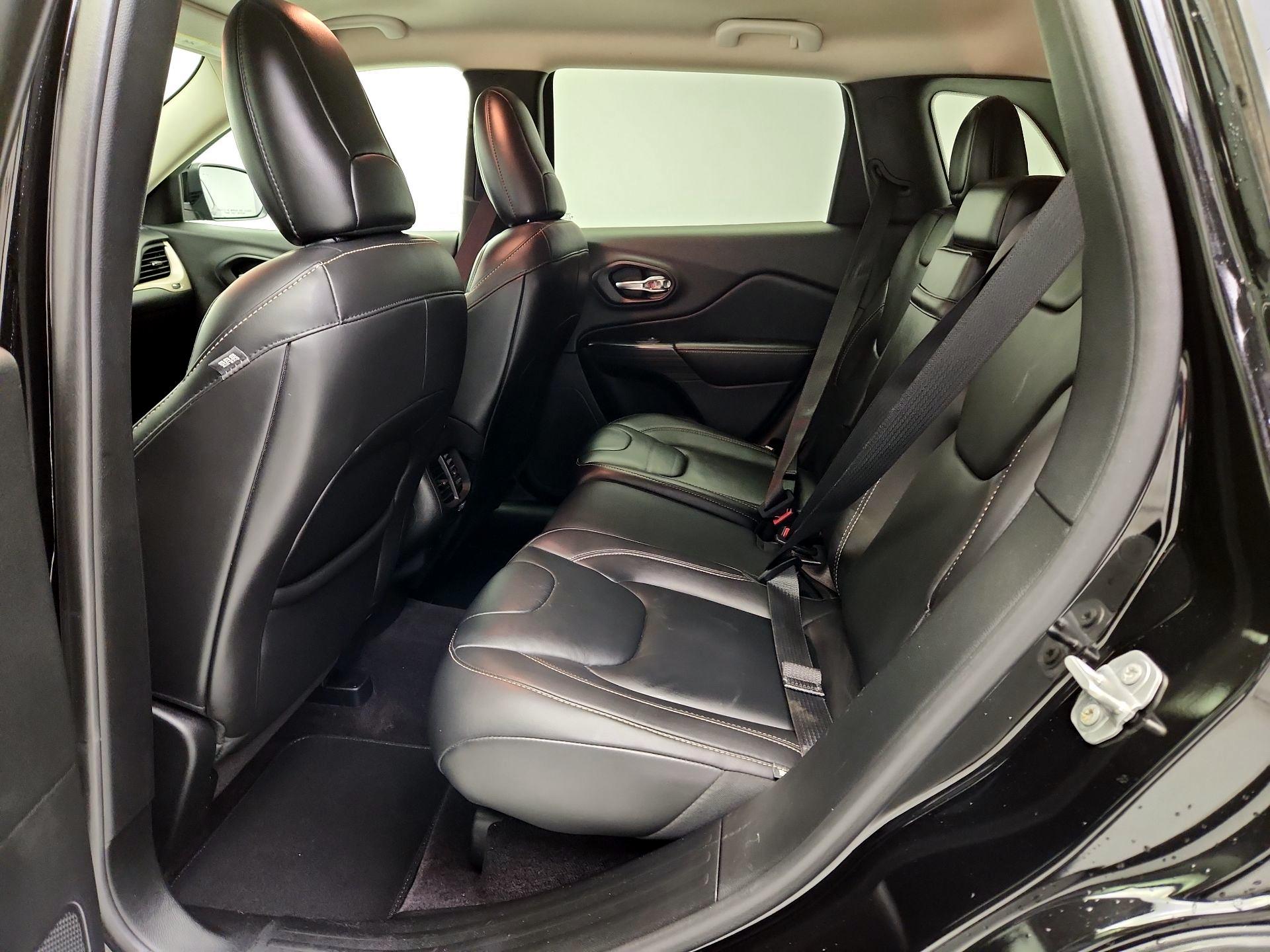 Thumbnail: 2017 Jeep Cherokee - 20