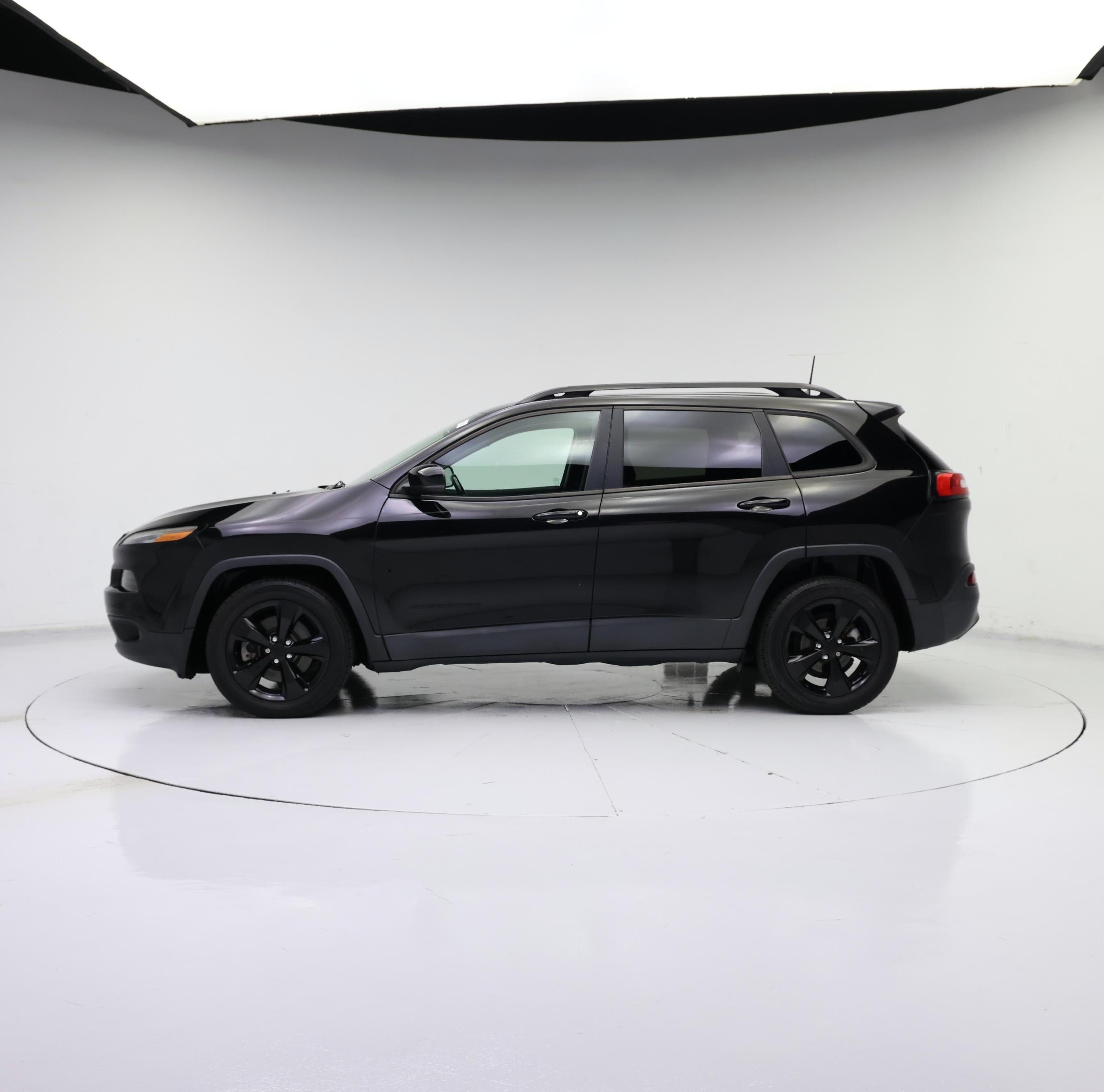 Thumbnail: 2017 Jeep Cherokee - 3