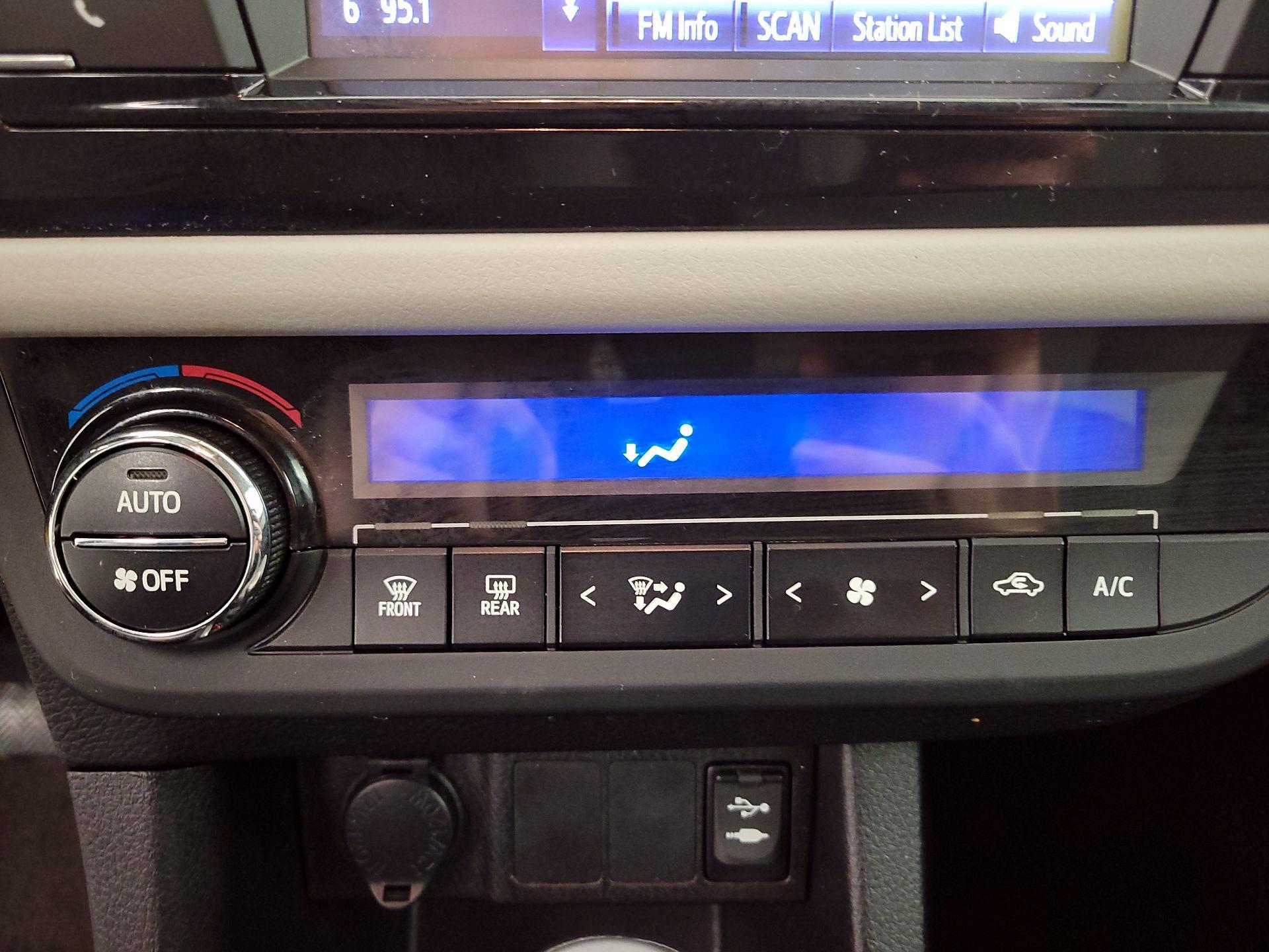 Thumbnail: 2014 Toyota Corolla - 16