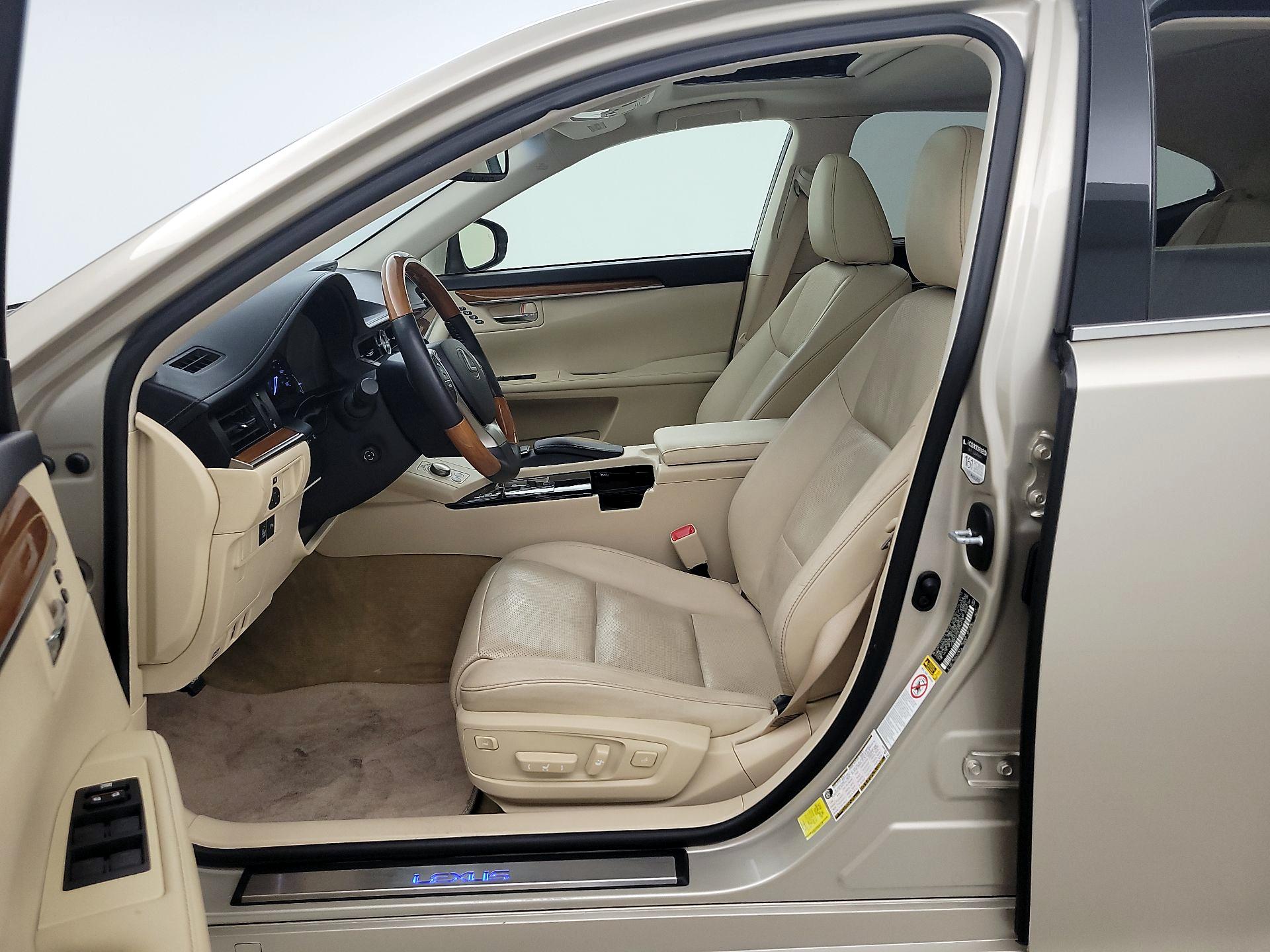 Thumbnail: 2014 Lexus ES - 11