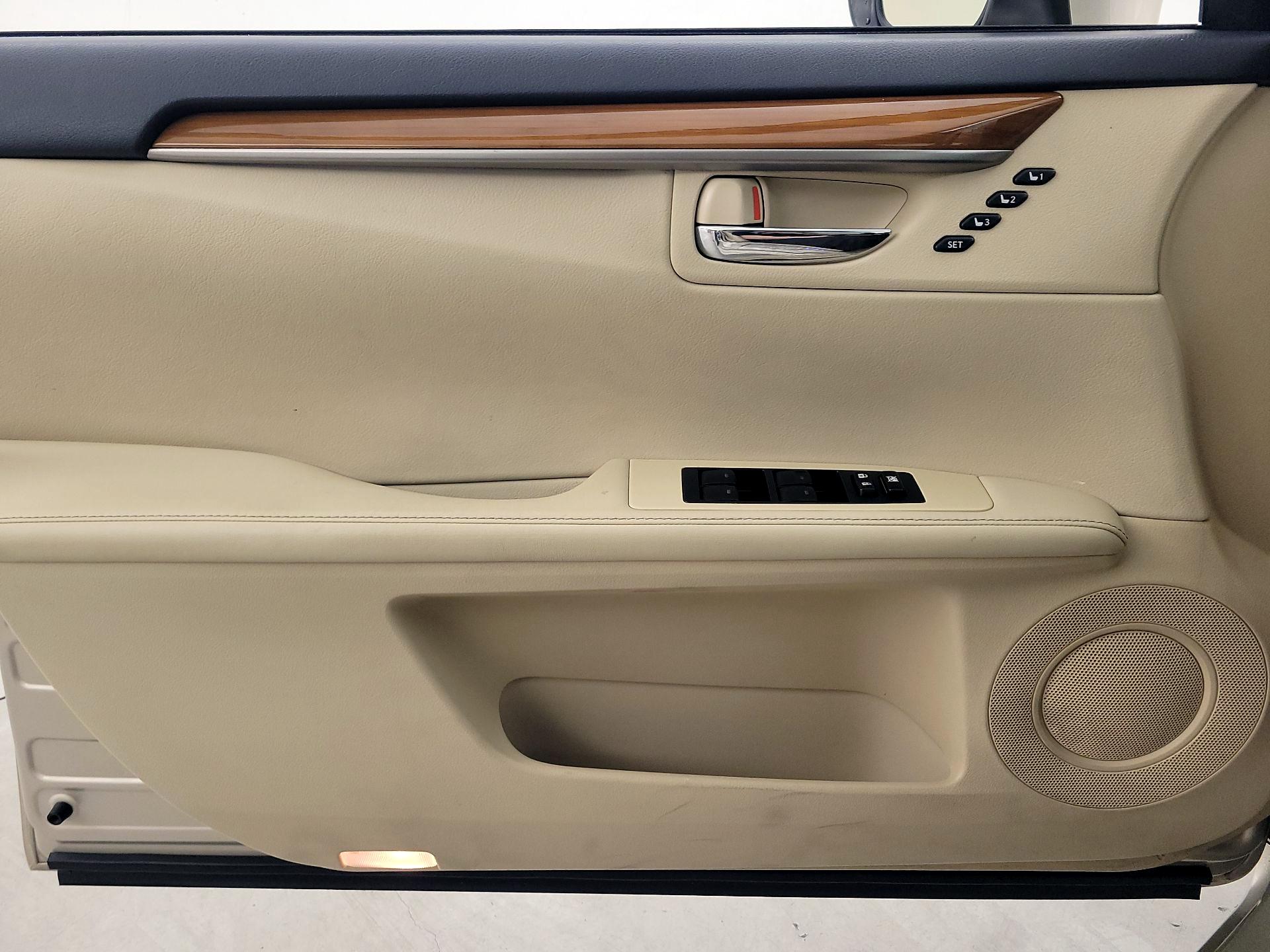 Thumbnail: 2014 Lexus ES - 12