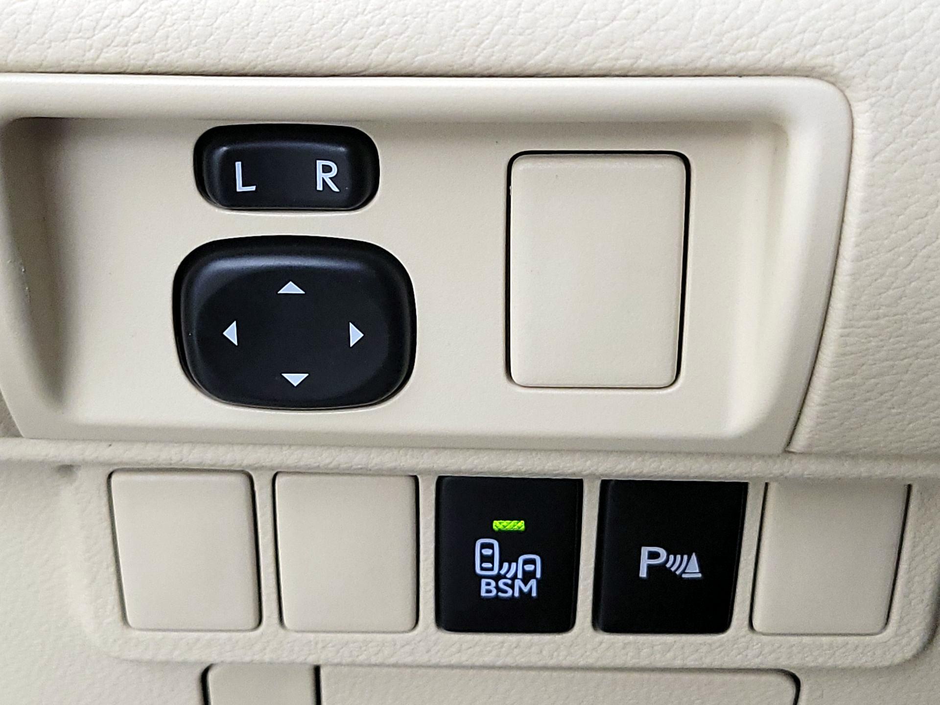 Thumbnail: 2014 Lexus ES - 13