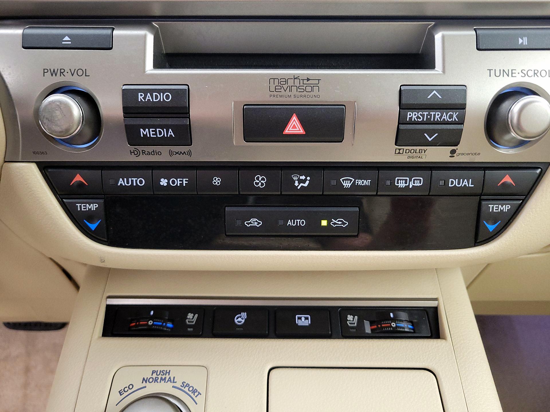 Thumbnail: 2014 Lexus ES - 17