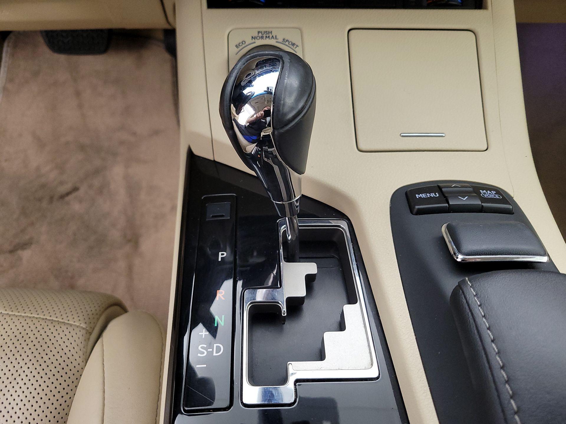 Thumbnail: 2014 Lexus ES - 18