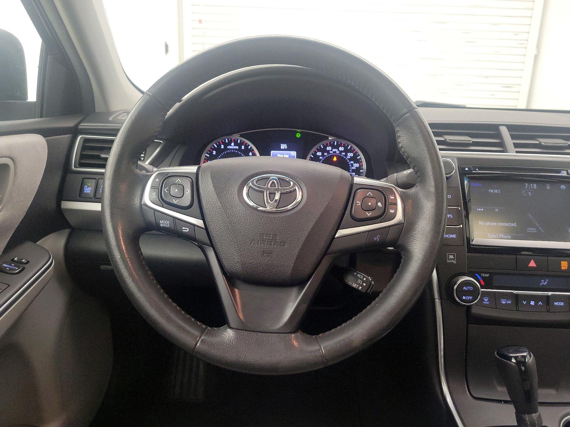 Thumbnail: 2015 Toyota Camry - 10