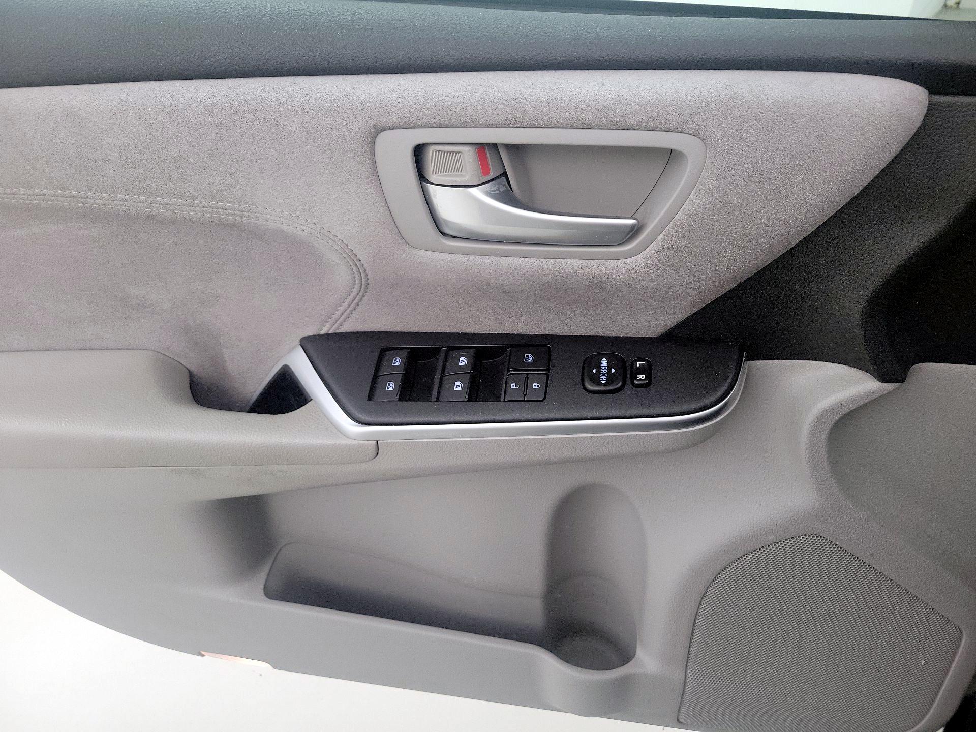 Thumbnail: 2015 Toyota Camry - 12