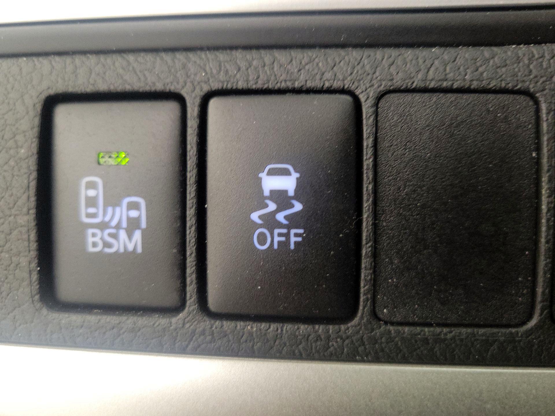 Thumbnail: 2015 Toyota Camry - 13