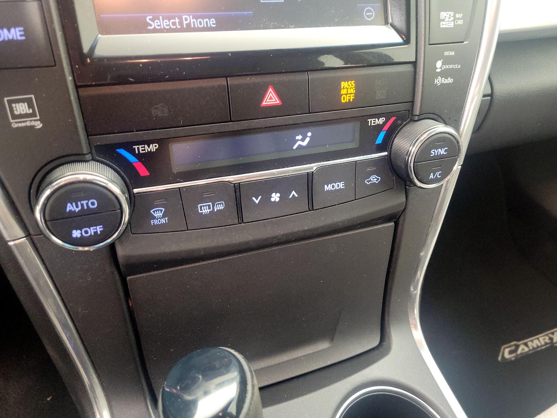 Thumbnail: 2015 Toyota Camry - 17