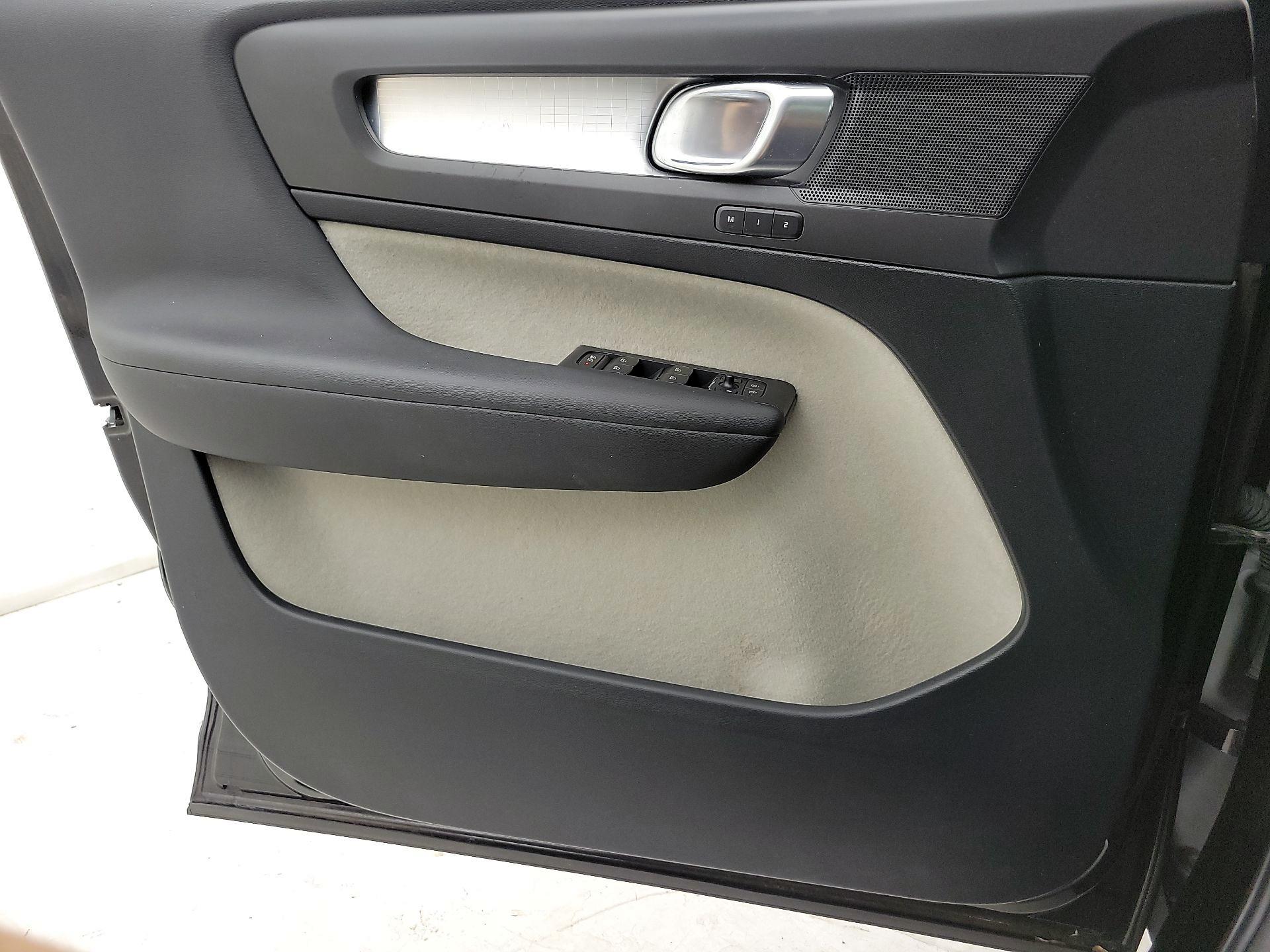 Thumbnail: 2020 Volvo XC40 - 12