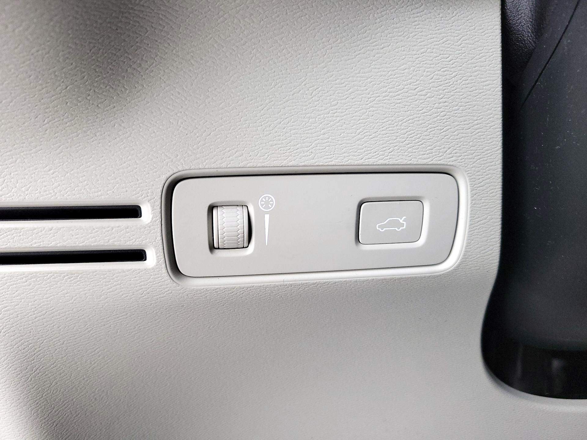 Thumbnail: 2020 Volvo XC40 - 13