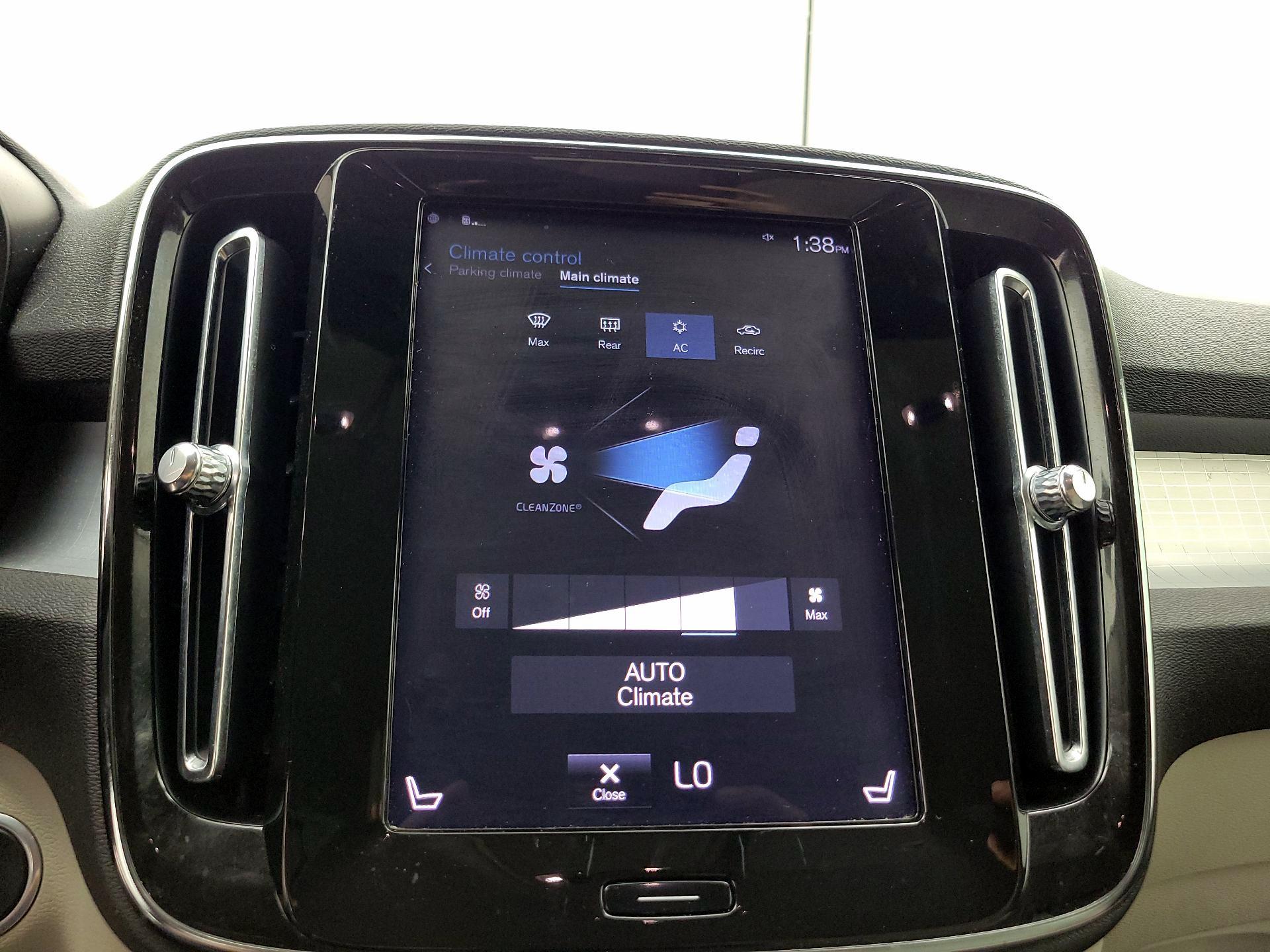 Thumbnail: 2020 Volvo XC40 - 17