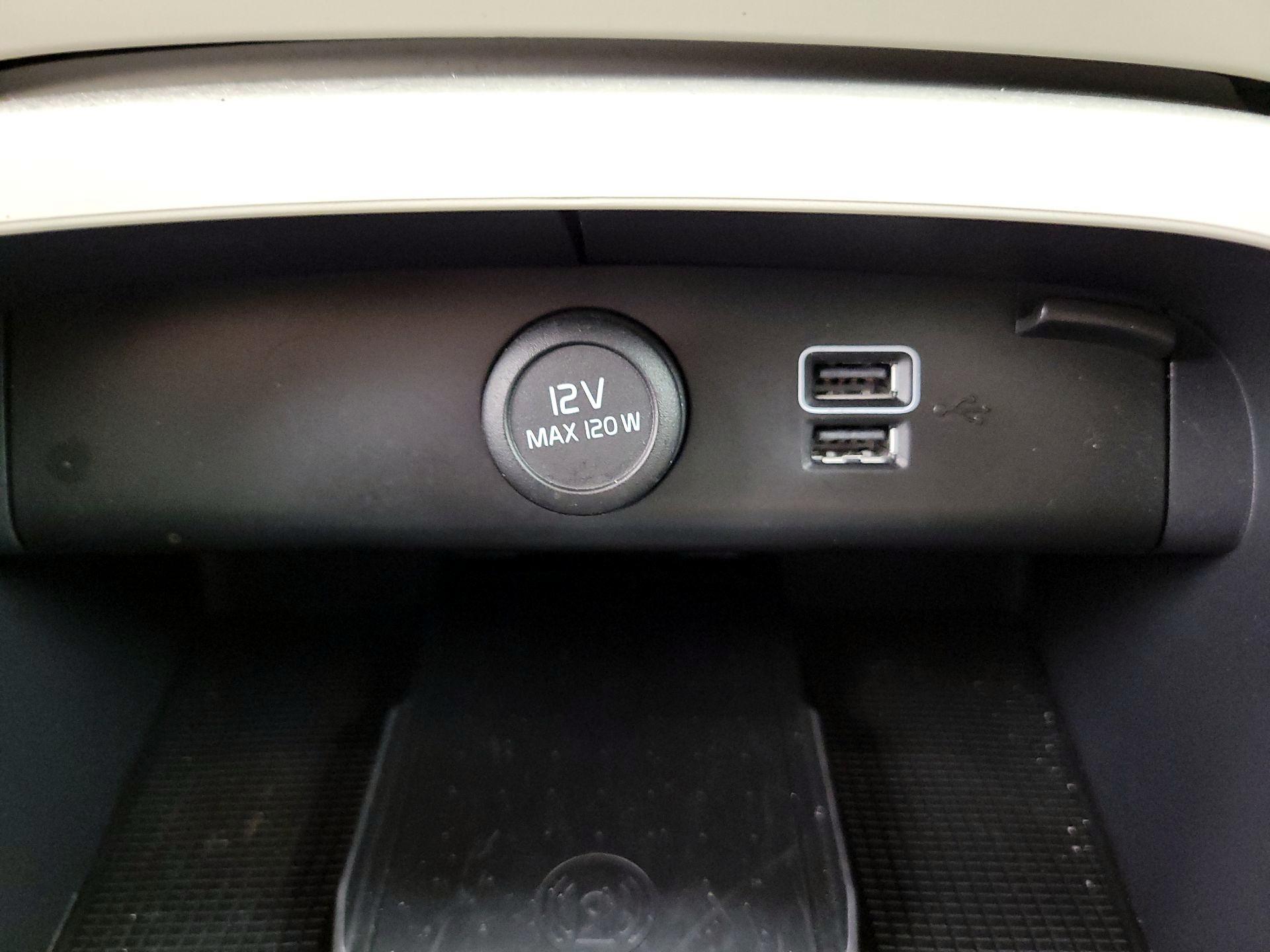 Thumbnail: 2020 Volvo XC40 - 19