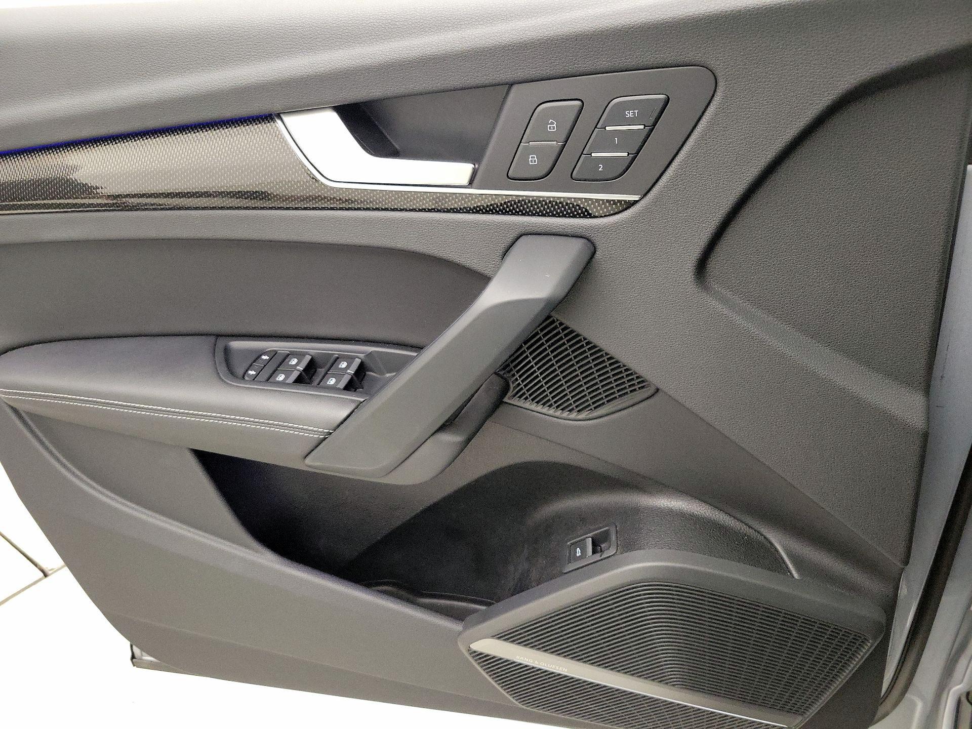 Thumbnail: 2019 Audi SQ5 - 12